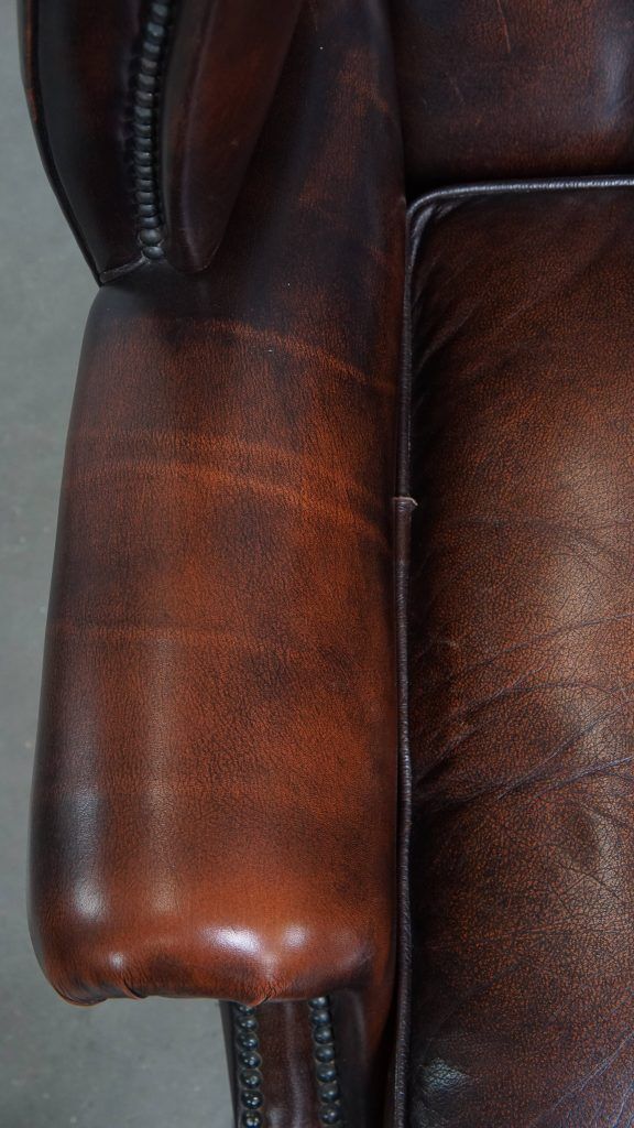 Luxueuze Chesterfield Wingback Fauteuil In Warm Bruin Koeienhuid Met Unieke Details photo buy