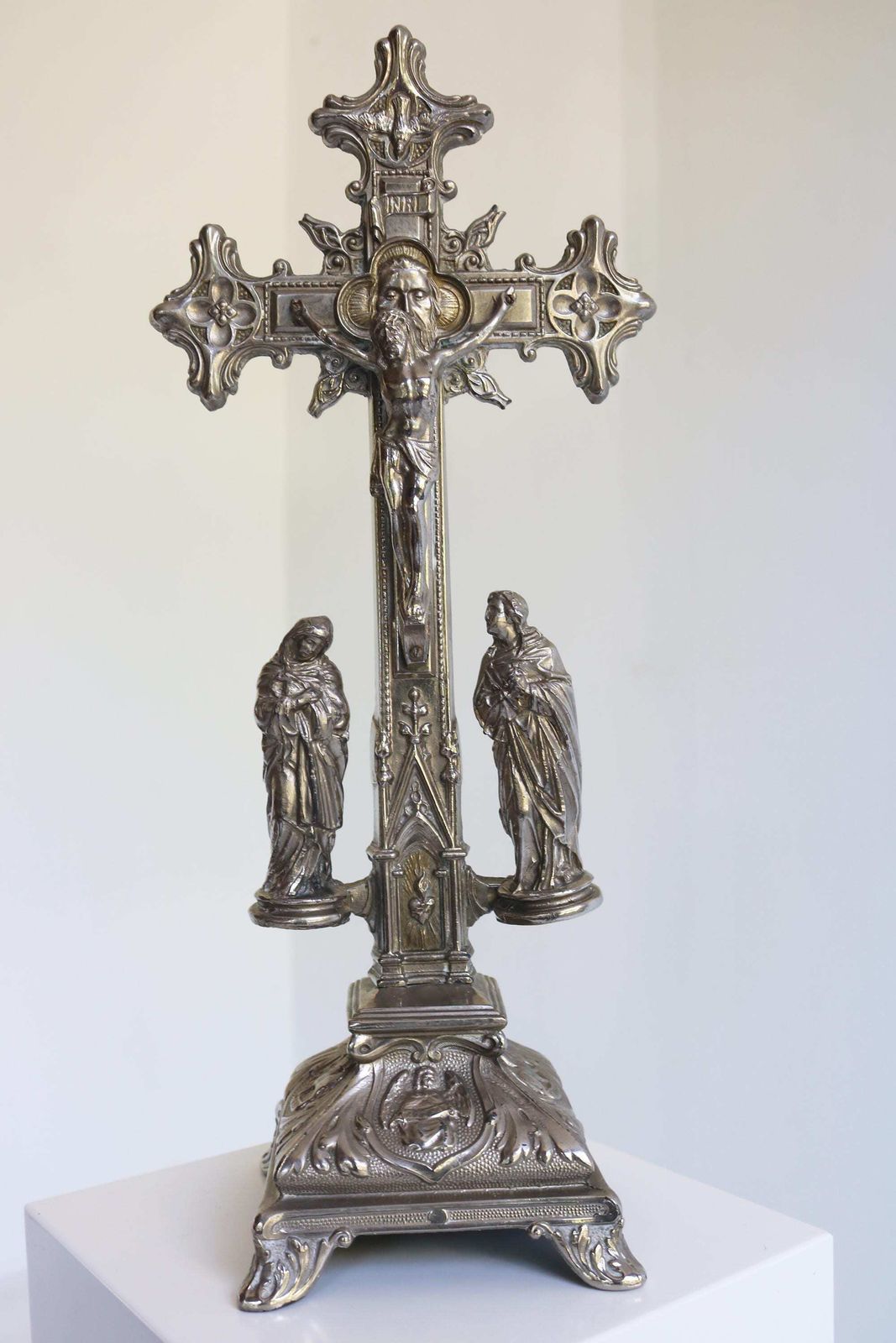 Antiek Frans Altaarkruis Op Voet – Spelter Kruis In Barokstijl Met De Vier Evangelisten, Jaren 1920 photo for sale