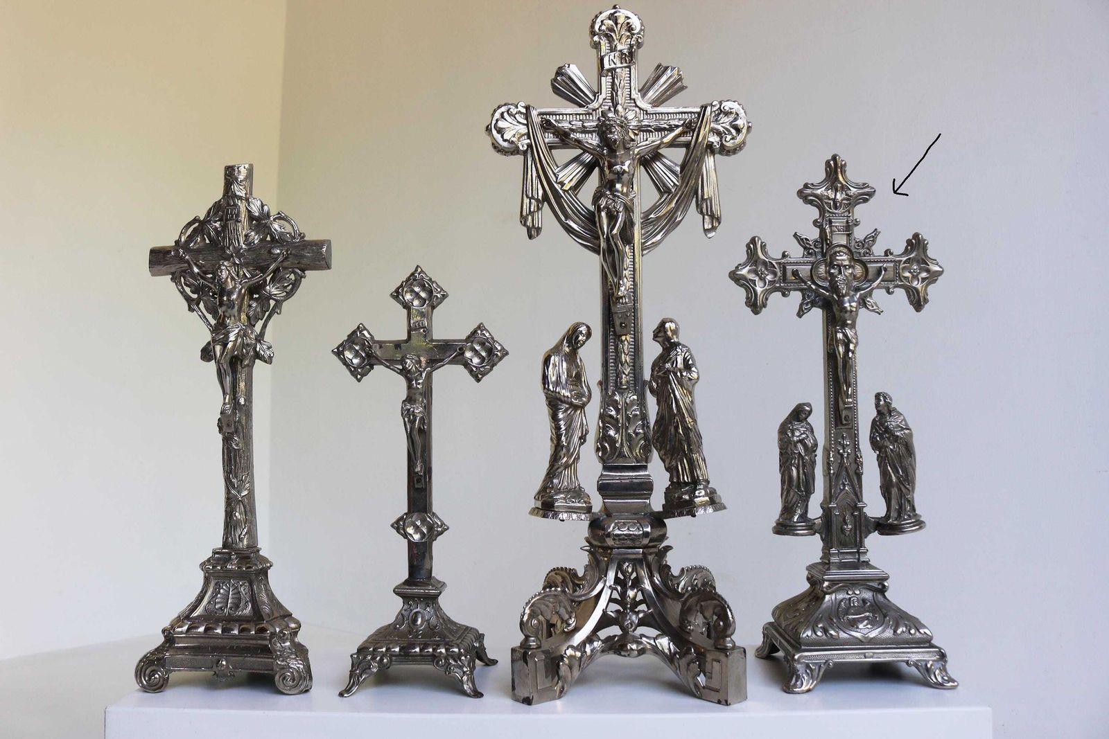 photo for sale Antiek Frans Altaarkruis Op Voet – Spelter Kruis In Barokstijl Met De Vier Evangelisten, Jaren 1920