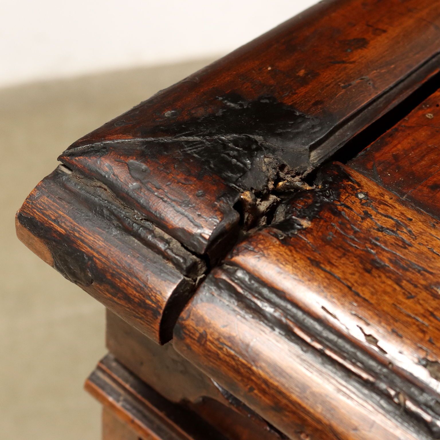 Baroque Chest Walnut Chestnut Italy XVIII Century photo 1020.0