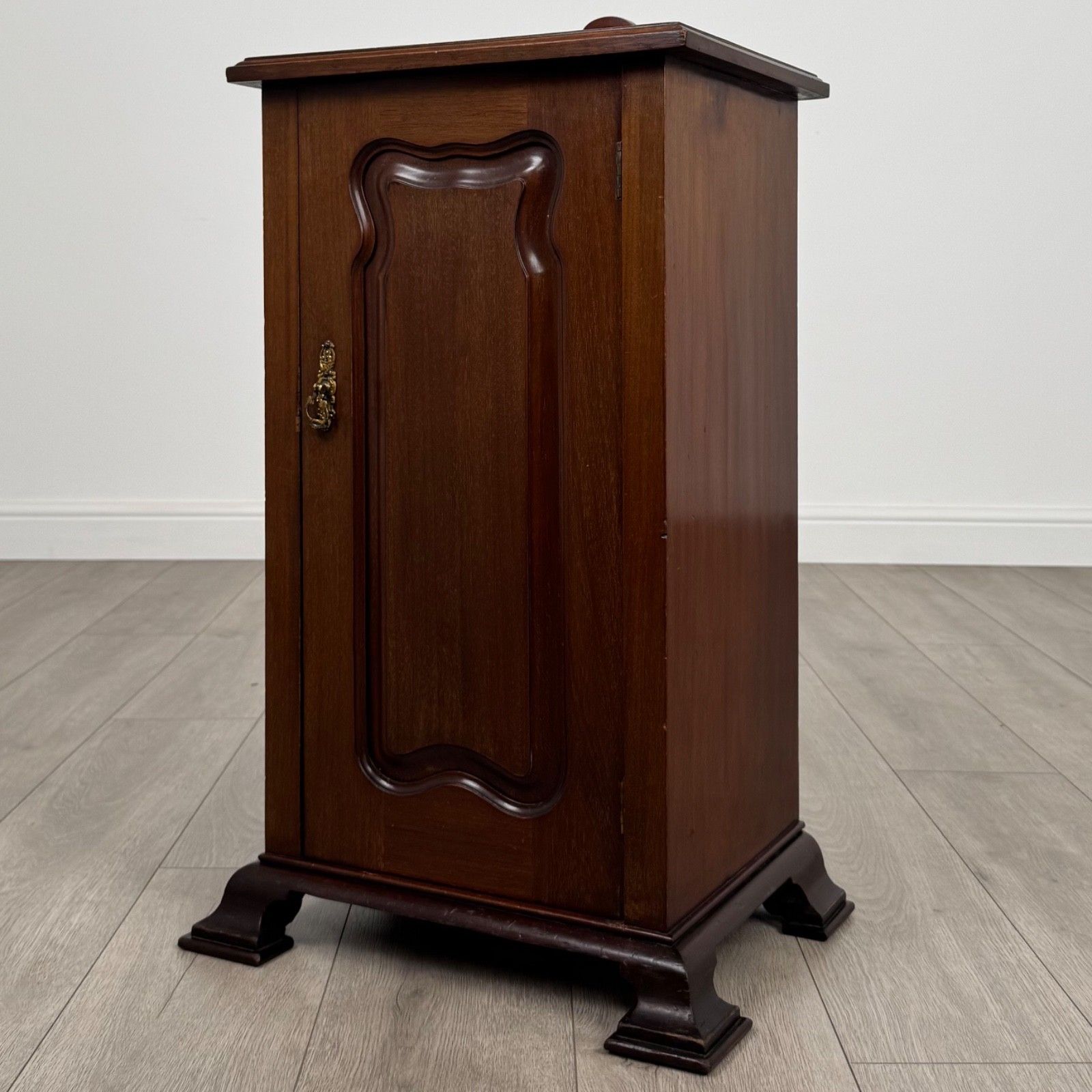 Antique 20th Century Good Quality Pot Cupboard In Mahogany photo for sale