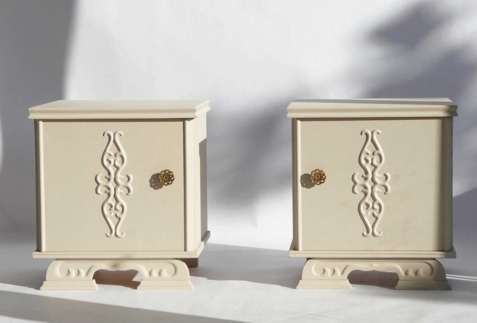 Antique Shabby Chic Pair Of Nightstands, Set Of Art Deco Ivory Wooden Bedside Tables With Carved Details And Brass Knobs photo Furniture