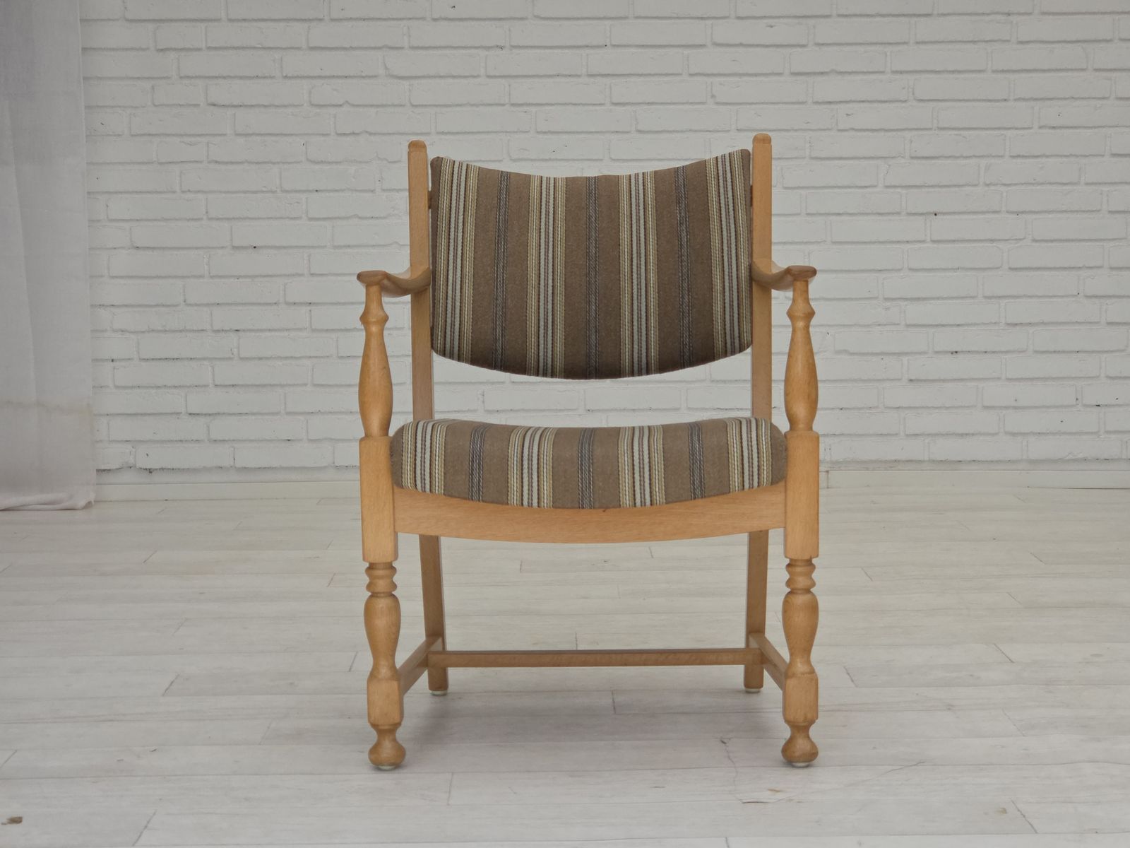 1380.0 Ca. Jaren 1970, Paar Scandinavische Fauteuils, Meubelwol, Massief Eikenhout. photo