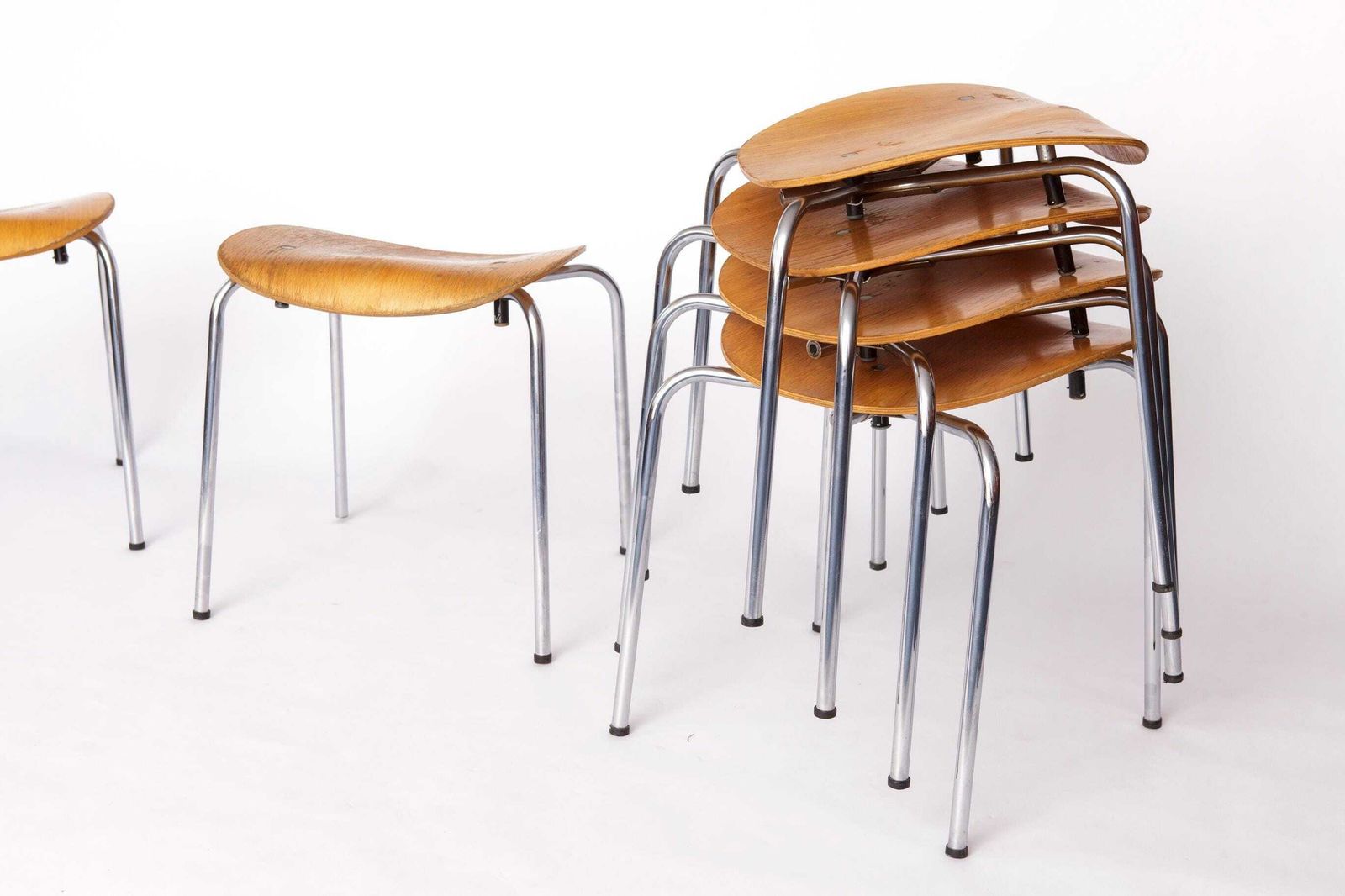 Set Of 6 Egon Eiermann Se68 Stools – 1950s Mid Century Modern, Beech Plywood With Polished Chrome Legs photo furniture