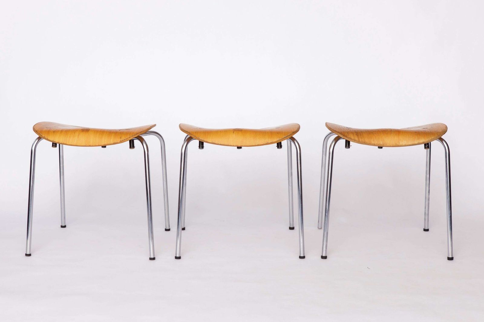 Set Of 6 Egon Eiermann Se68 Stools – 1950s Mid Century Modern, Beech Plywood With Polished Chrome Legs photo for sale
