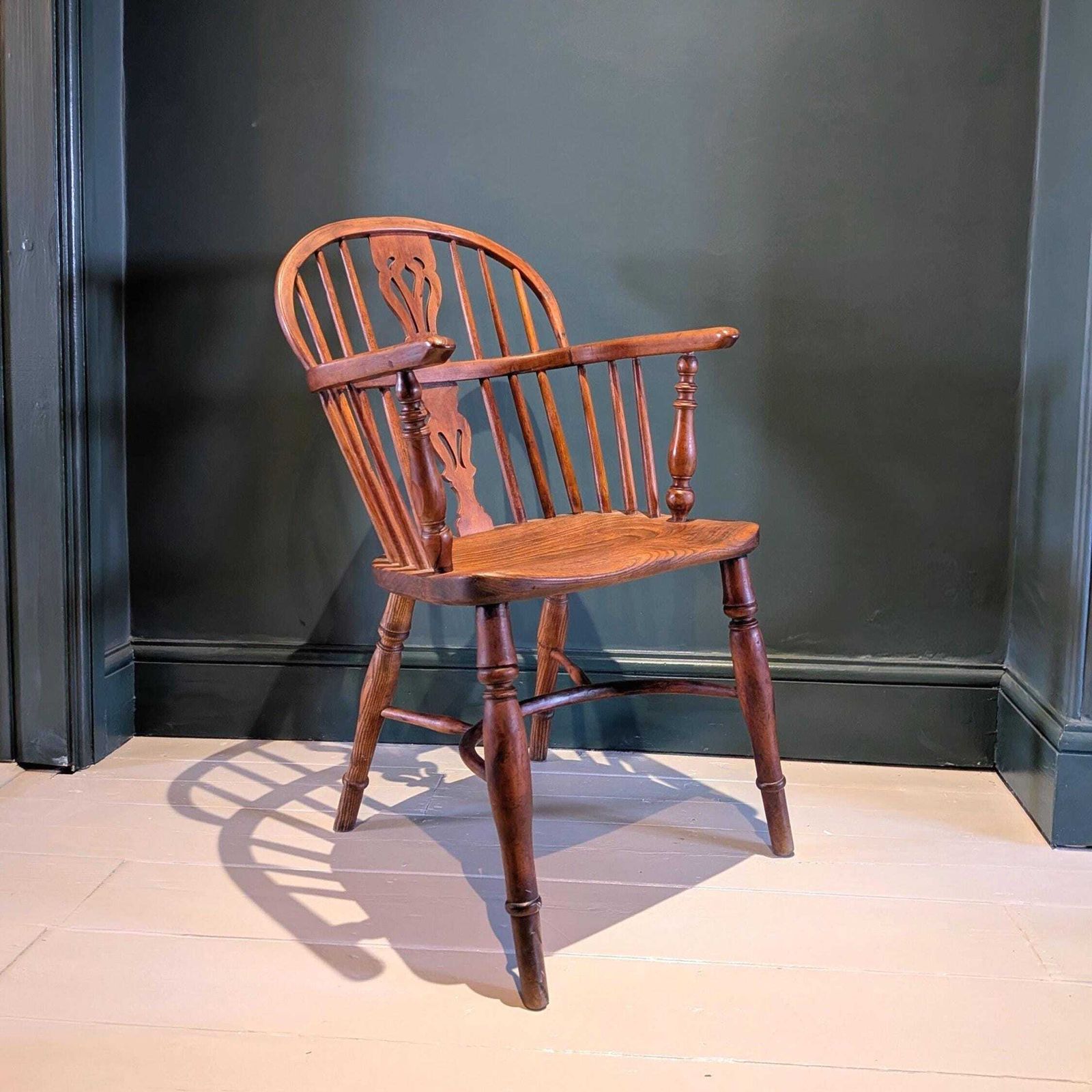A Handsome Antique Georgian Yew Wood & Elm Windsor Chair Armchair C1820 photo for sale
