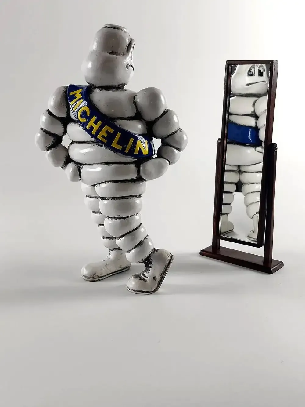 Simon Shepherd, Man In The Mirror photo furniture
