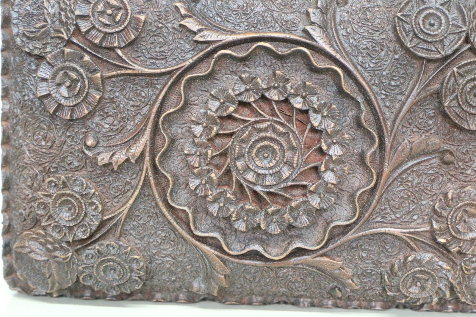 photo vinterior Antique And Outstanding Kashmiri Carved Wooden Box Early 20th C.