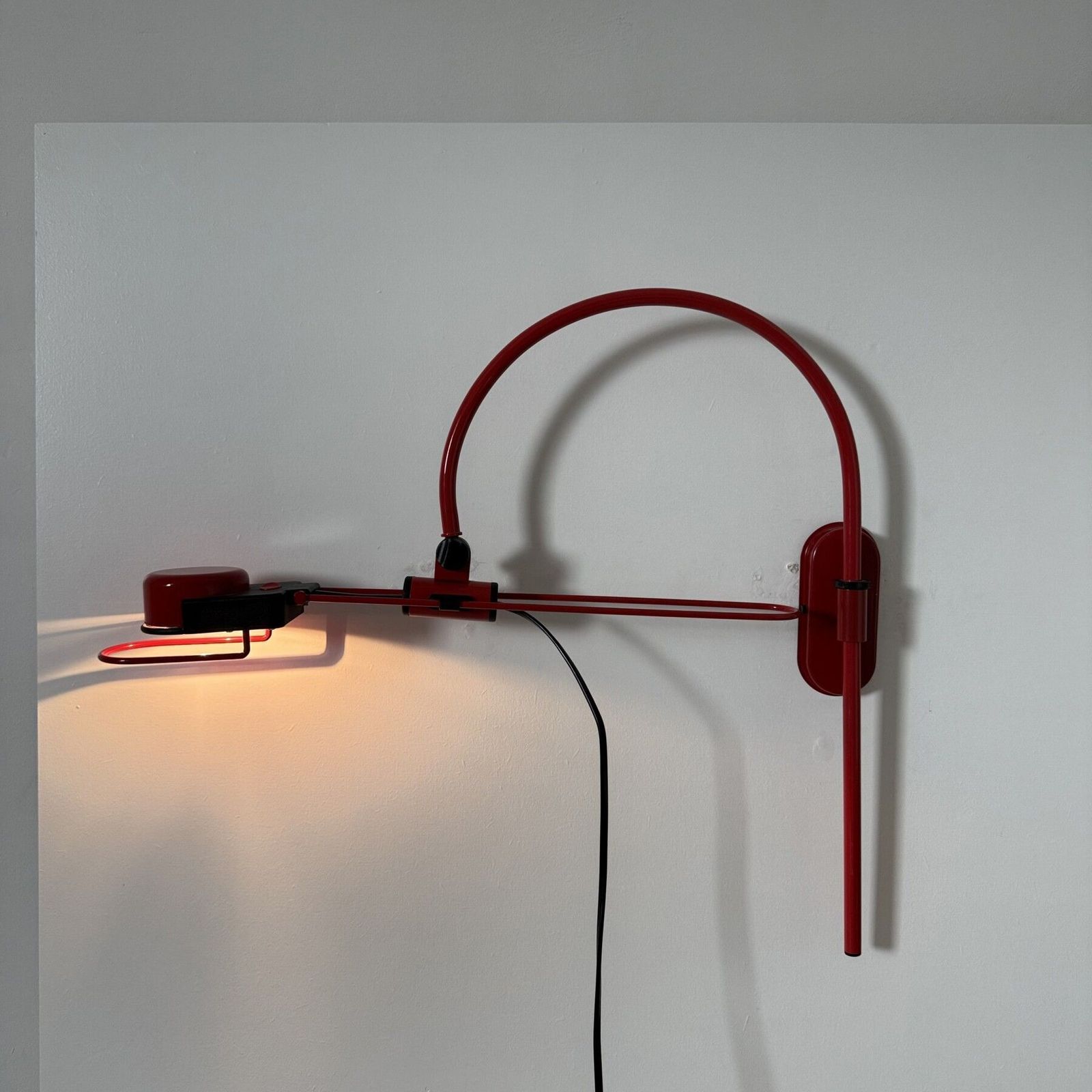 Italiaanse Verstelbare Wandlamp Van Vico Magistretti, Jaren 1980 photo for sale