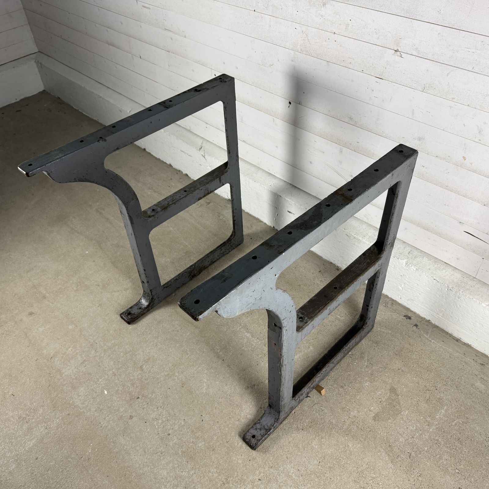 Pair Of Antique Cast Iron Bench Legs photo vinterior