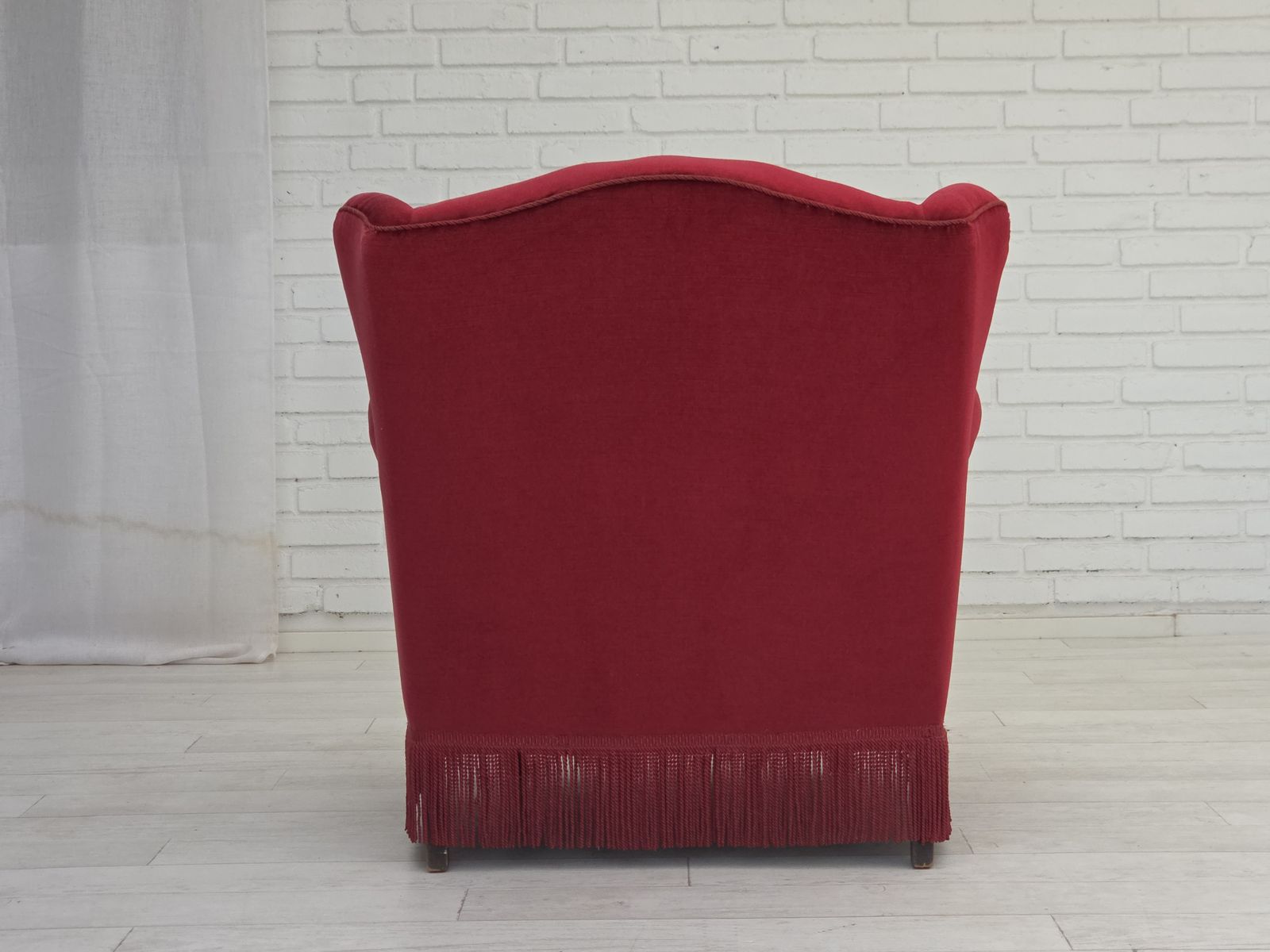 Meubels Ca. Jaren 1960, Deense Fauteuil, Rood Meubelvelours, Beukenhouten Poten. photo