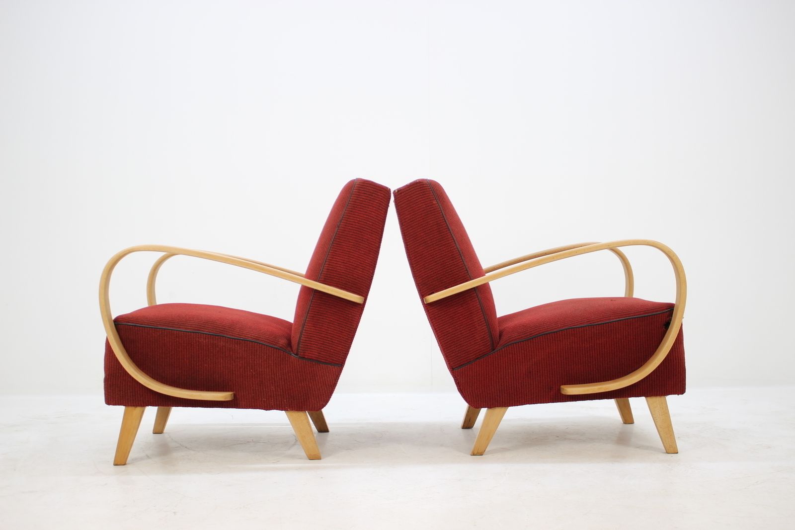 981.0 Set Of Two Retro Armchairs By Jindřich Halabala, 1950s photo