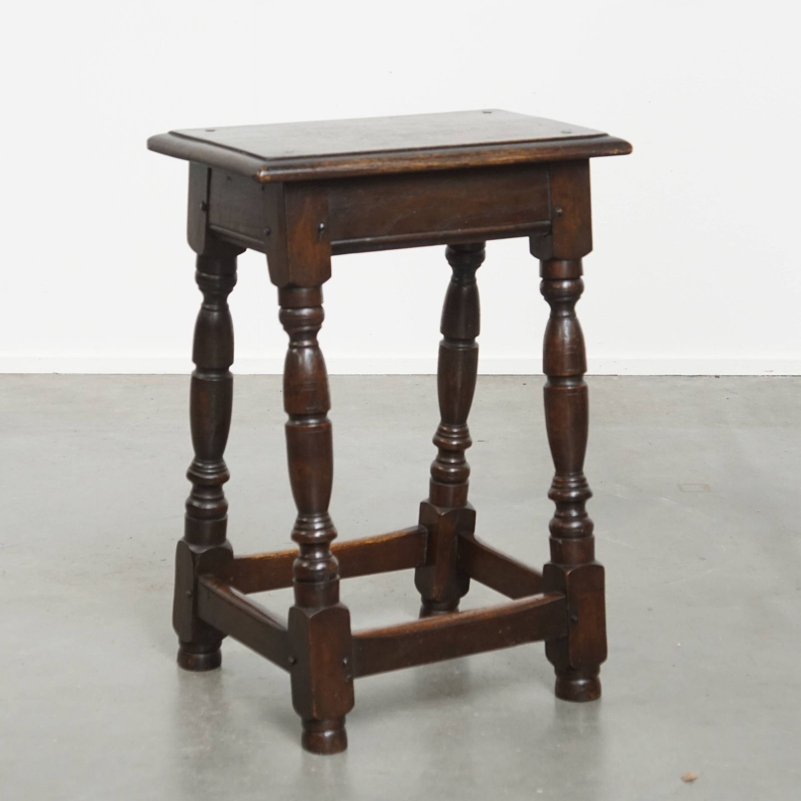 Charming And Timeless Antique English Stool/Joint Stool/Side Table From The 18th Century With Elegant Legs