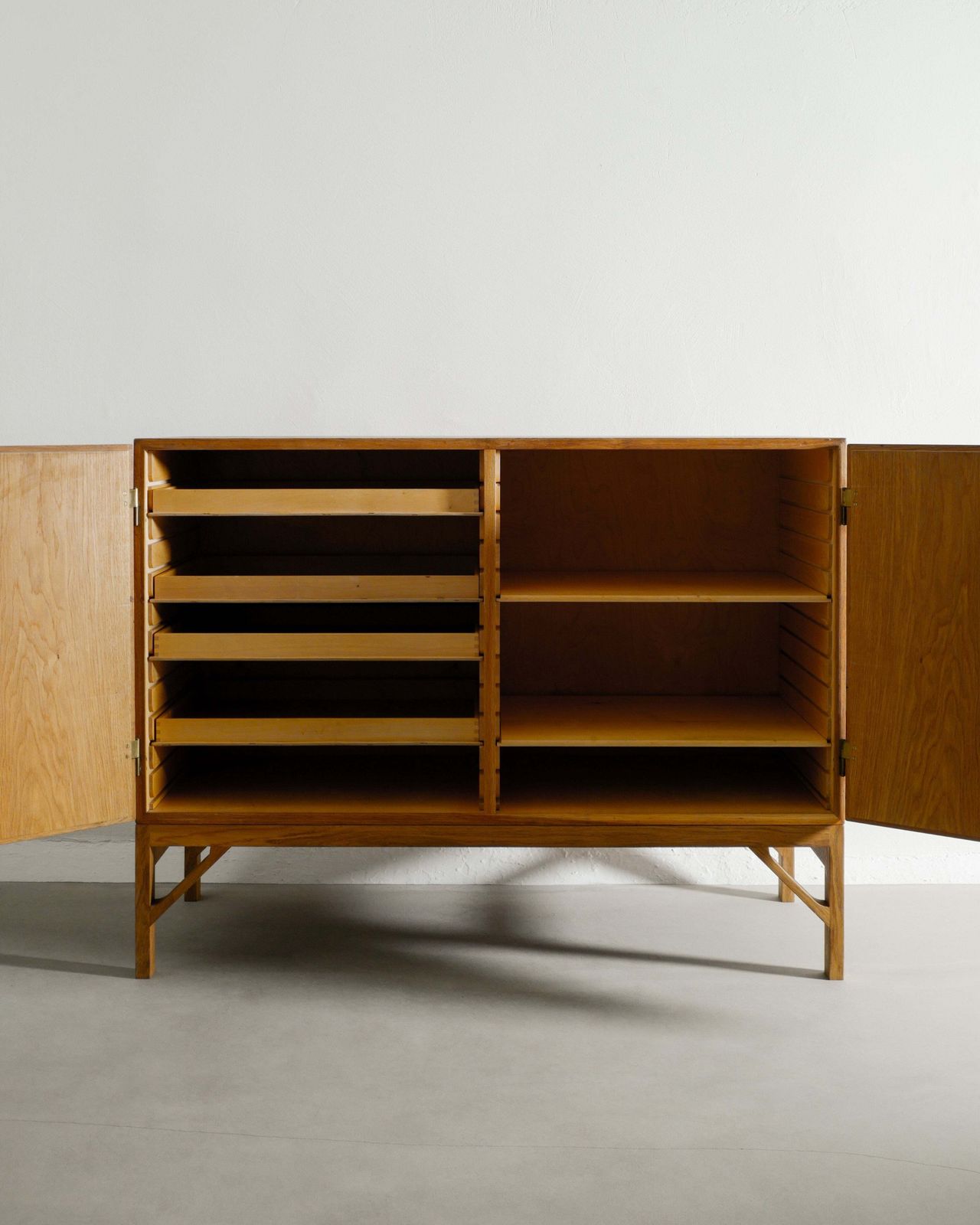 Vintage Danish Mid Century Wooden "232" Sideboard In Oak & Brass By Børge Mogensen 1960s photo 8000.0