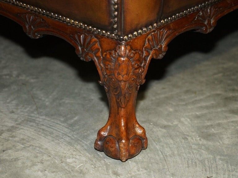 photo furniture Fine Victorian Howard & Son's Claw & Ball Feet Brown Leather Chesterfield Sofa