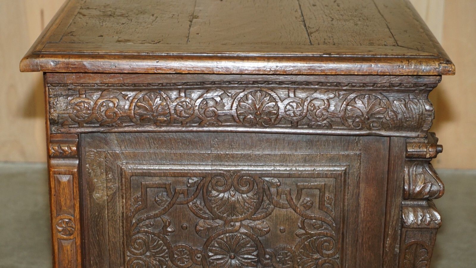 photo vintage 16th Century Museum Quality Exhibition Hand Carved Italian Cassone Desk Table
