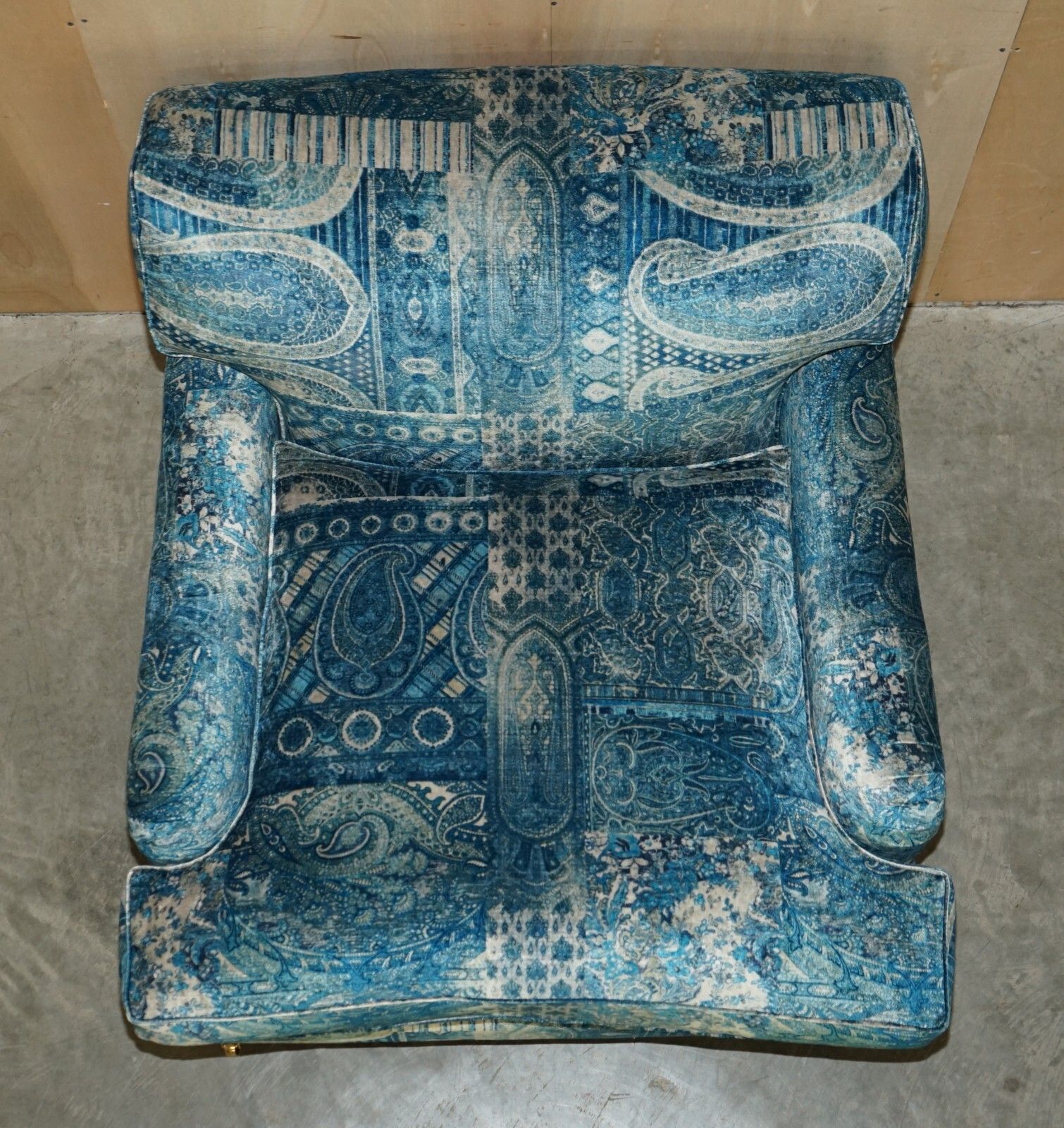 photo furniture New Pair Of Mulberry Custom Made Howard Love Seat Armchairs Lemond Silk Velvet