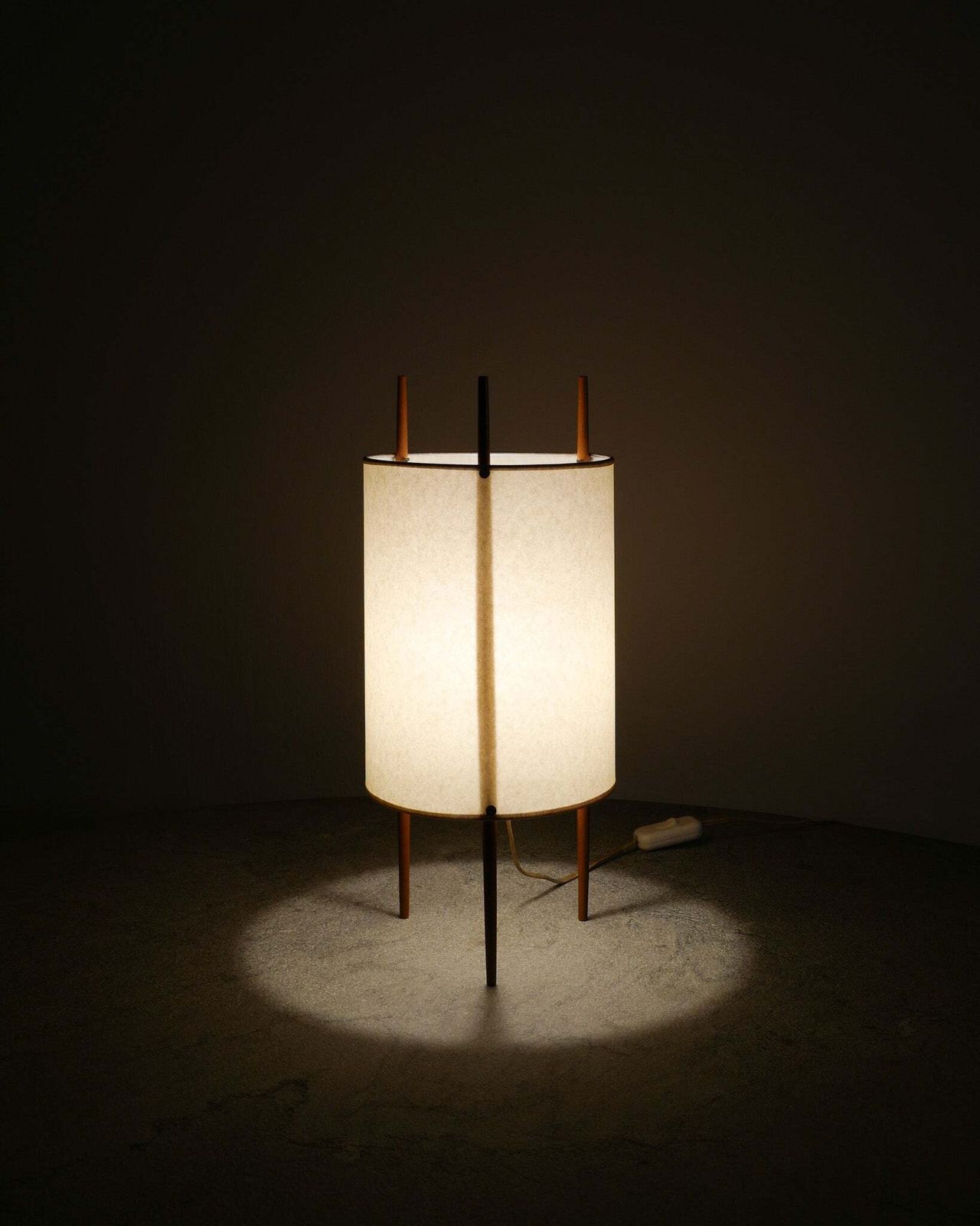 Vintage American Mid Century "No 9" Isamu Noguchi Table Lamp Paper & Wood By Knoll USA, 1940s photo Lighting