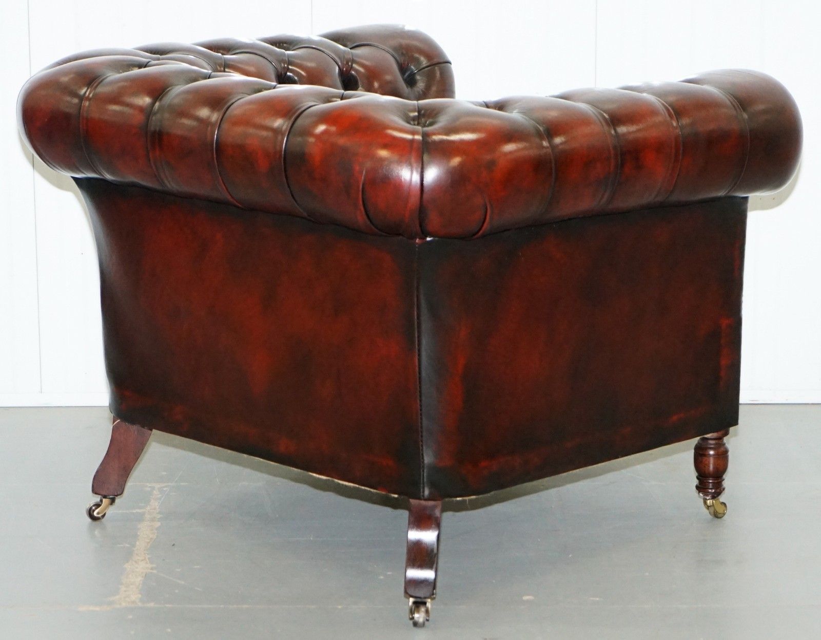 Restored Bordeaux Leather Chesterfield Club Suite Armchair & Sofa On Turned Legs photo vinterior