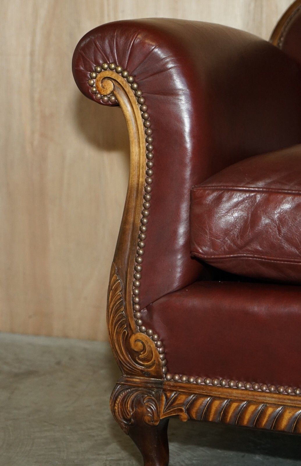 Important Antique Victorian Claw & Ball Feet Brown Leather Walnut Club Sofa photo Furniture