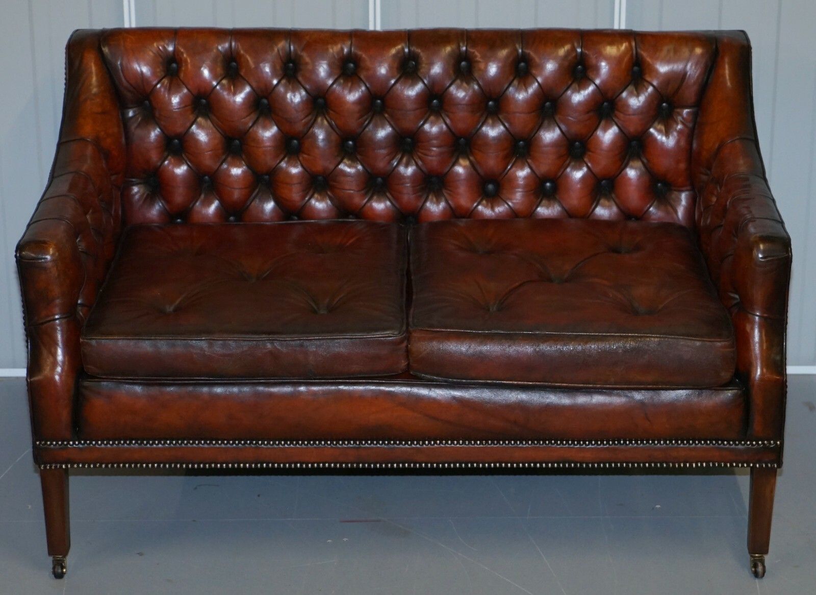 135cm Wide Circa 1900 Fully Restored Whisky Brown Leather Lutyen's Viceroy Sofa photo for sale