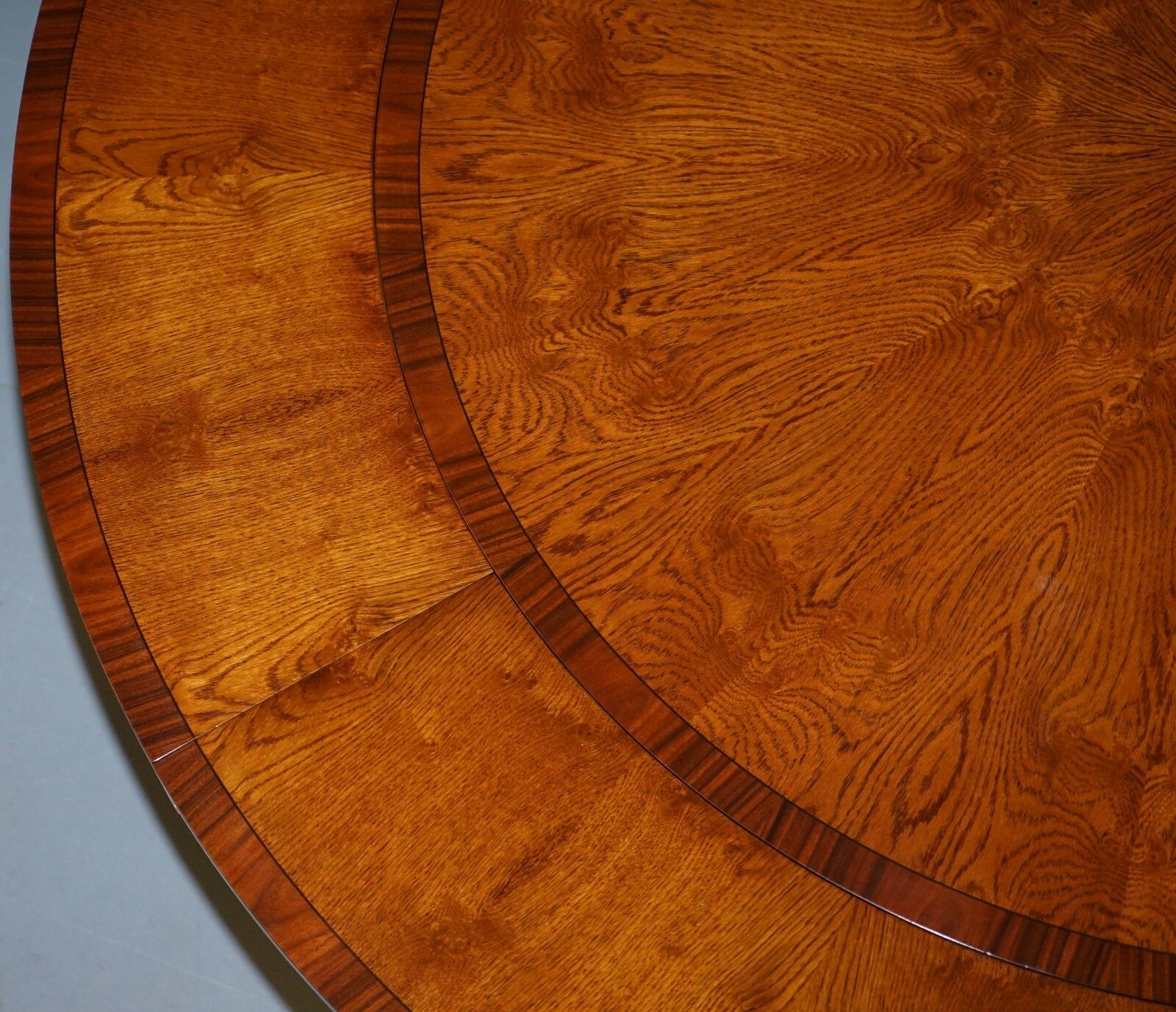 7500.0 Brand New Cluster Oak Extending Jupe Round Dining Tables Seats 6 10 People photo