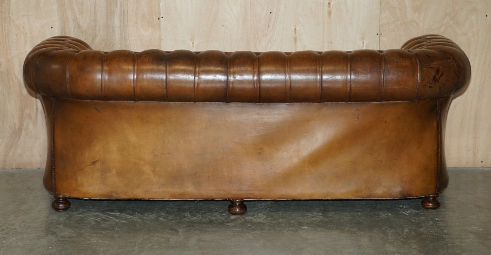 photo vintage 1950's Hand Dyed Restored Cigar Brown Leather Chesterfield Club Sofa English