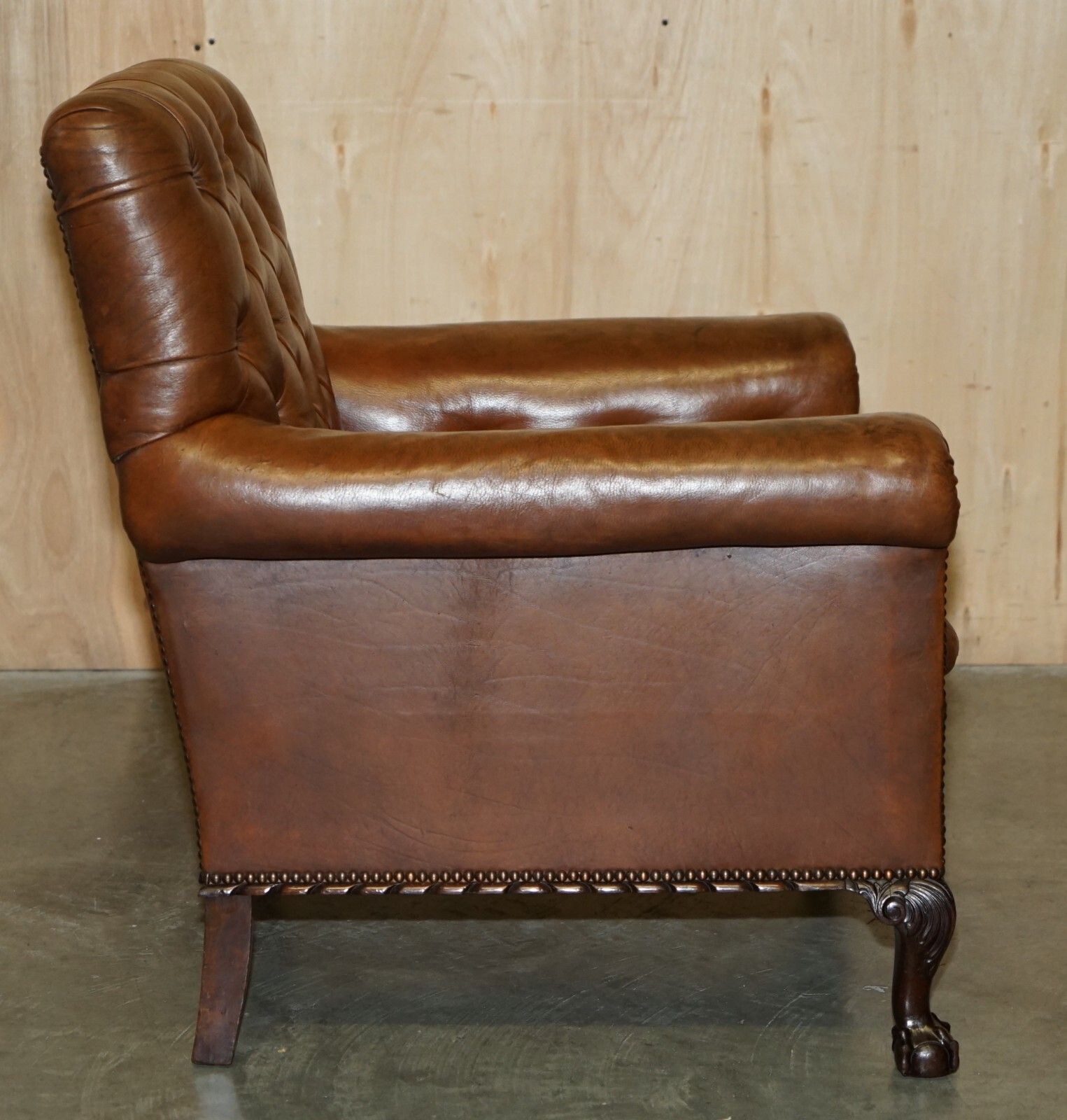 photo vinterior Pair Of Antique Victorian Chesterfield Brown Leather Armchairs Claw & Ball Feet