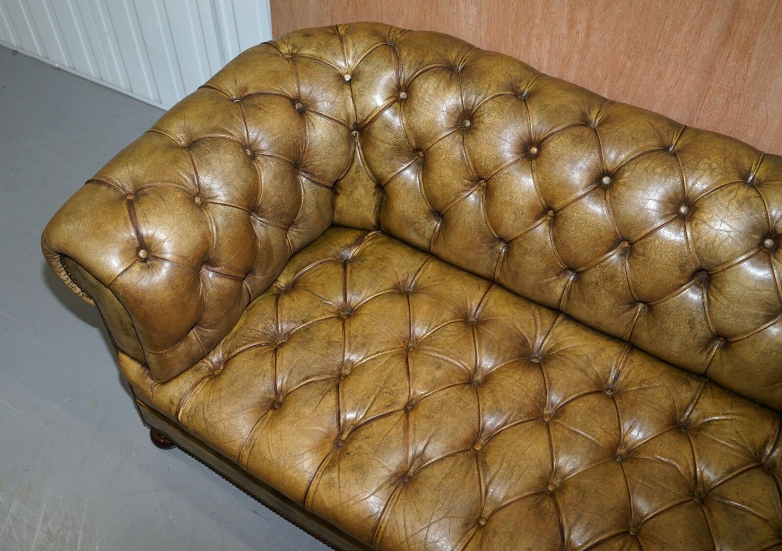 Victorian Horse Hair Green Hand Dyed Leather Chesterfield Fully Button Base Sofa photo 6500.0