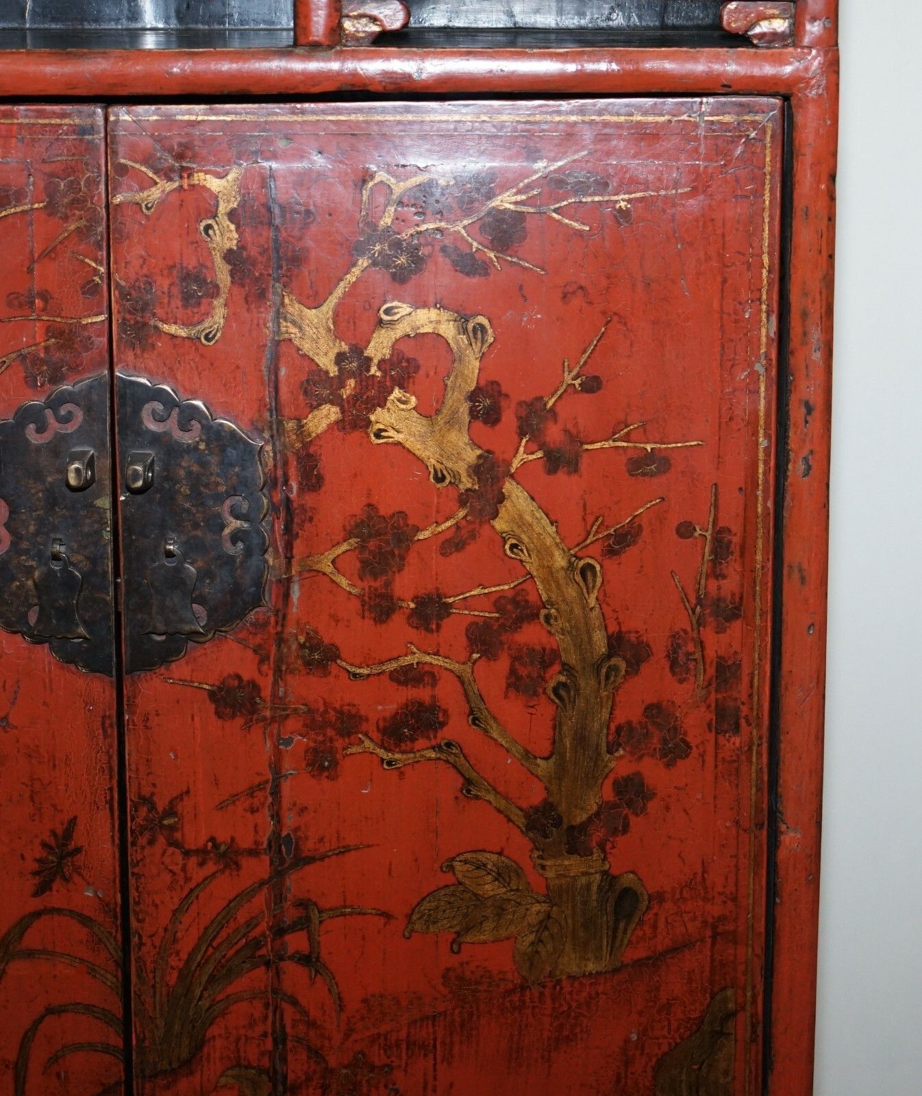 Exquisite Shanxi Province 18th Century Chinese Red Lacquer Cabinet Ornate Carved photo buy