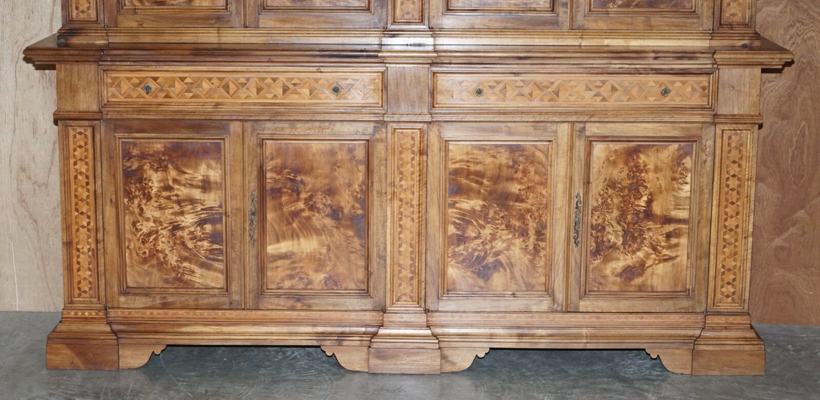 Italian Burr Pippy Oak Panelled Large Geometric Marquetry Housekeepers Cupboard photo vintage