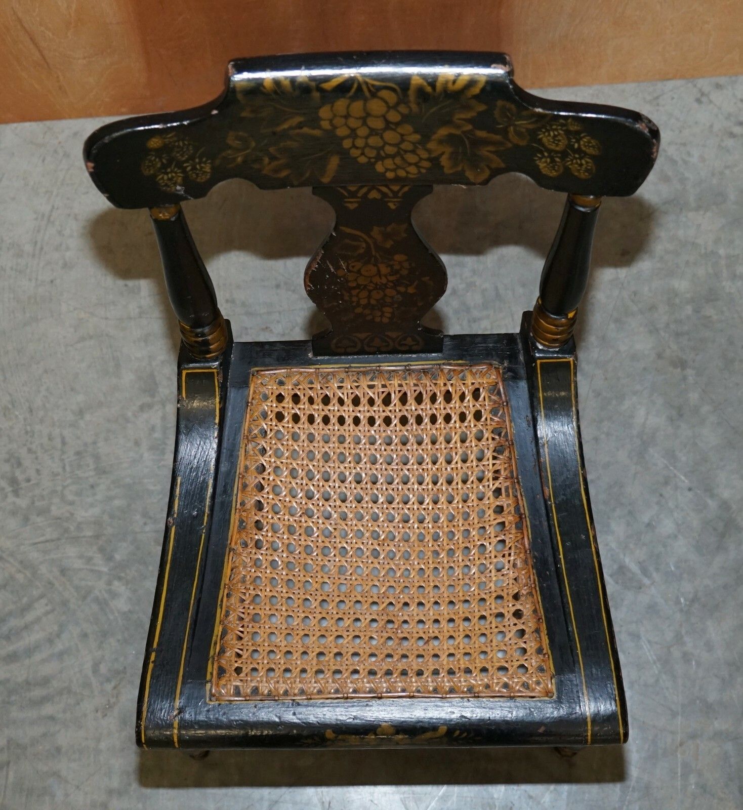 Pair Of Circa 1825 Georgian Baltimore Ebonised Painted Gilt Bergere Side Chairs photo vinterior