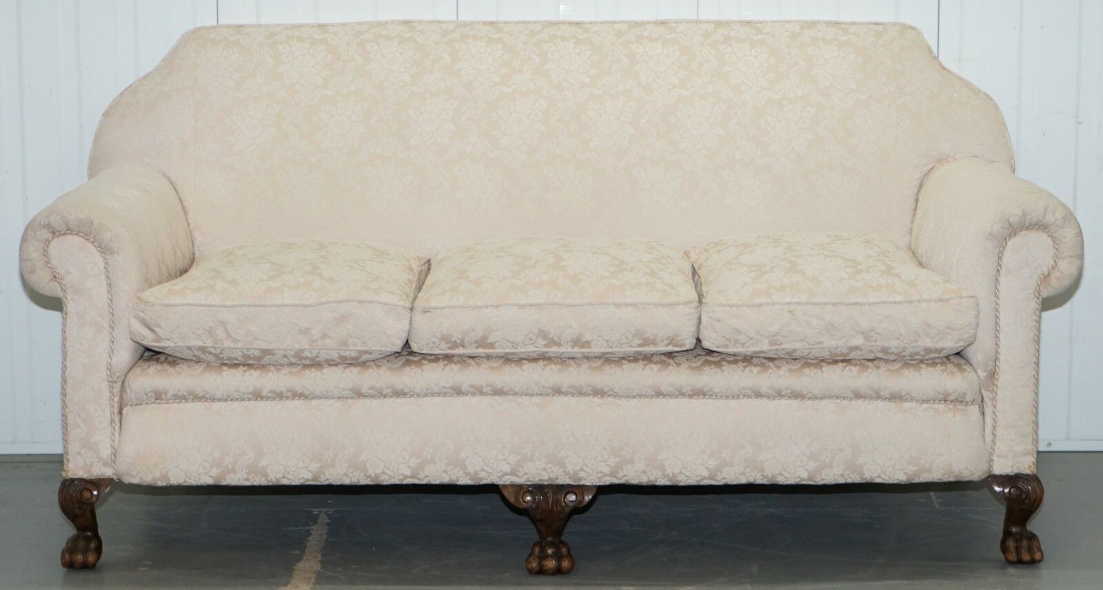 Rare Victorian Damask Upholstery Walnut Carved Lion Paw Feet Sofa Armchair Suite photo for sale