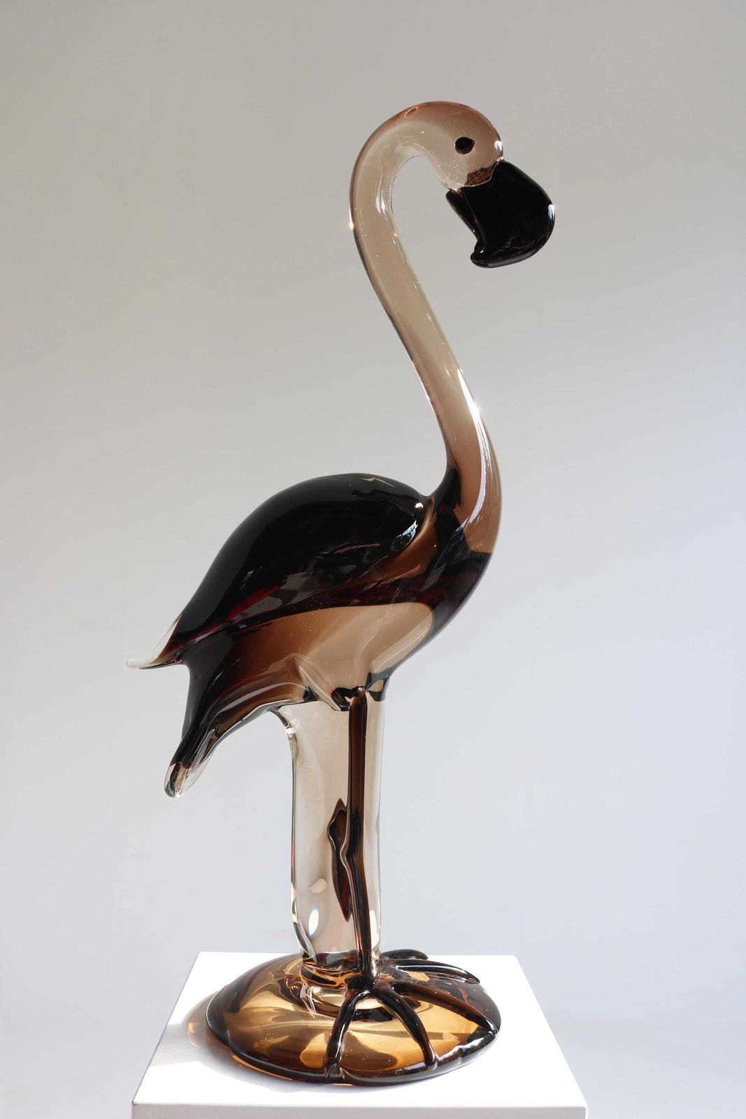 Murano Glas Flamingo Sculptuur Gesigneerd ''Bottaro Murano" Mid Century Italiaans Kunstglas Vogelfiguur Hollywood Regency "19.3 In" photo furniture