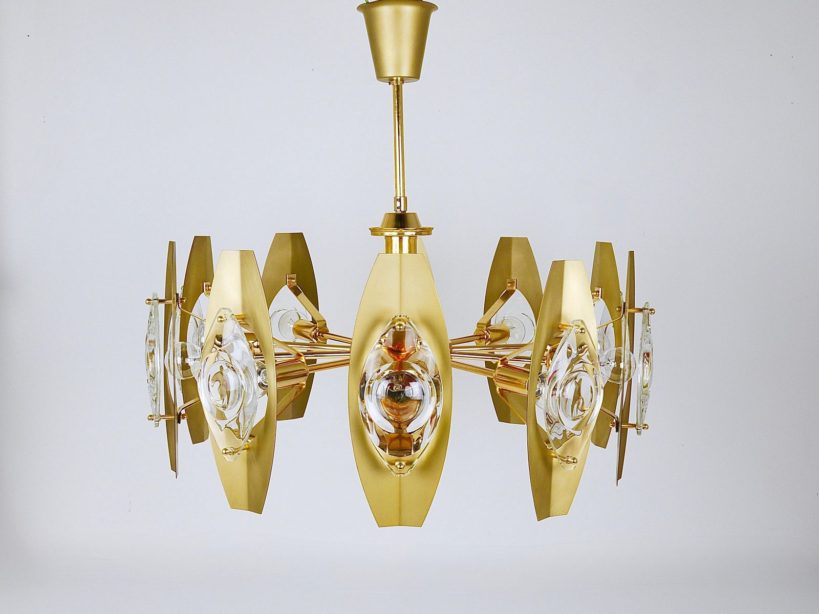 Oscar Torlasco 25“ Brass Chandelier With Optical Prism Lenses, Italy, 1970s photo Lighting