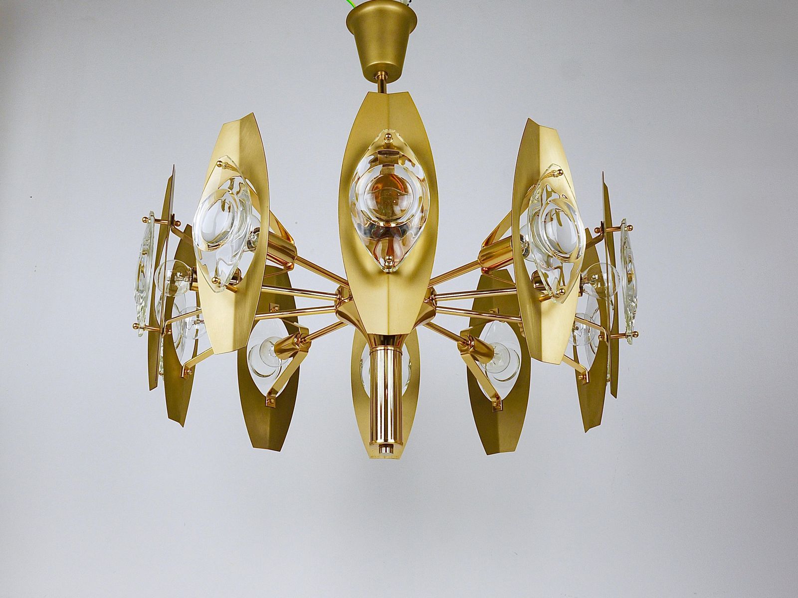 3328.0 Oscar Torlasco 25“ Brass Chandelier With Optical Prism Lenses, Italy, 1970s photo