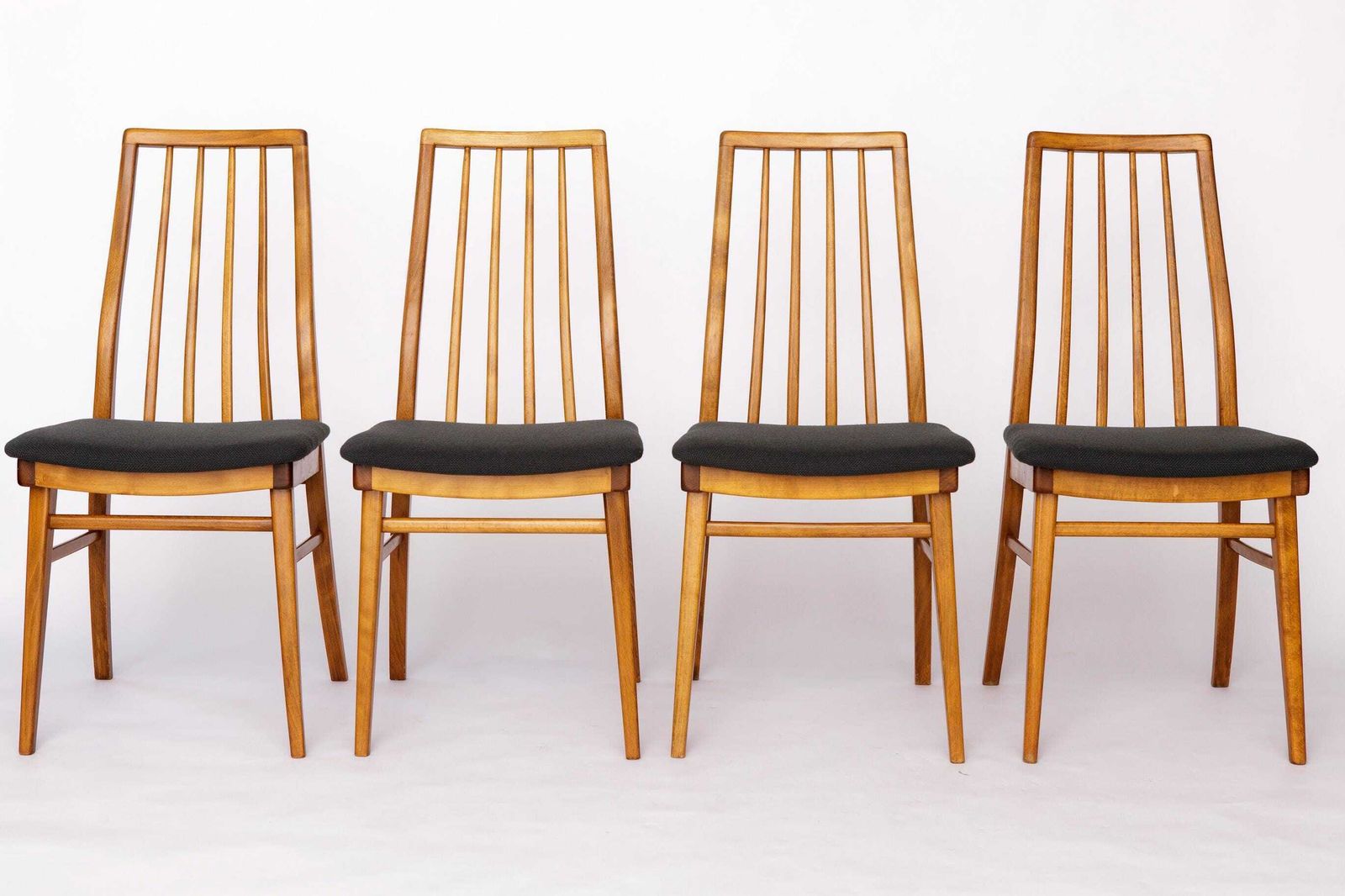 Set Van 6 Vintage Duitse Eetkamerstoelen – Mid Century Beukenhouten Stoelen Ca. Jaren 1960/1970, Opnieuw Bekleed Met Donkerbruin Stof