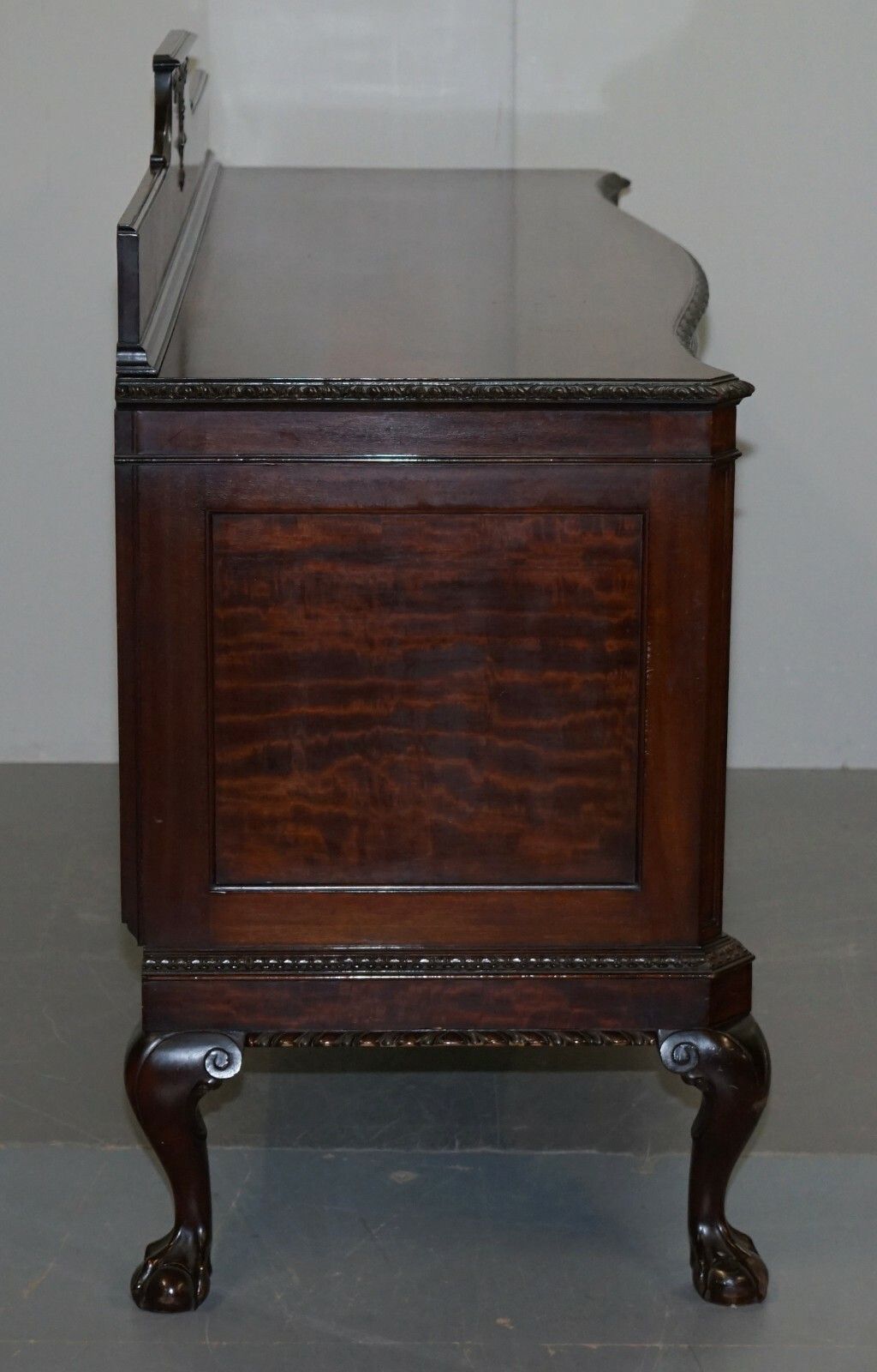 photo furniture Victorian Thomas Chippendale Claw & Ball Feet Sideboard Flamed Curl Mahogany