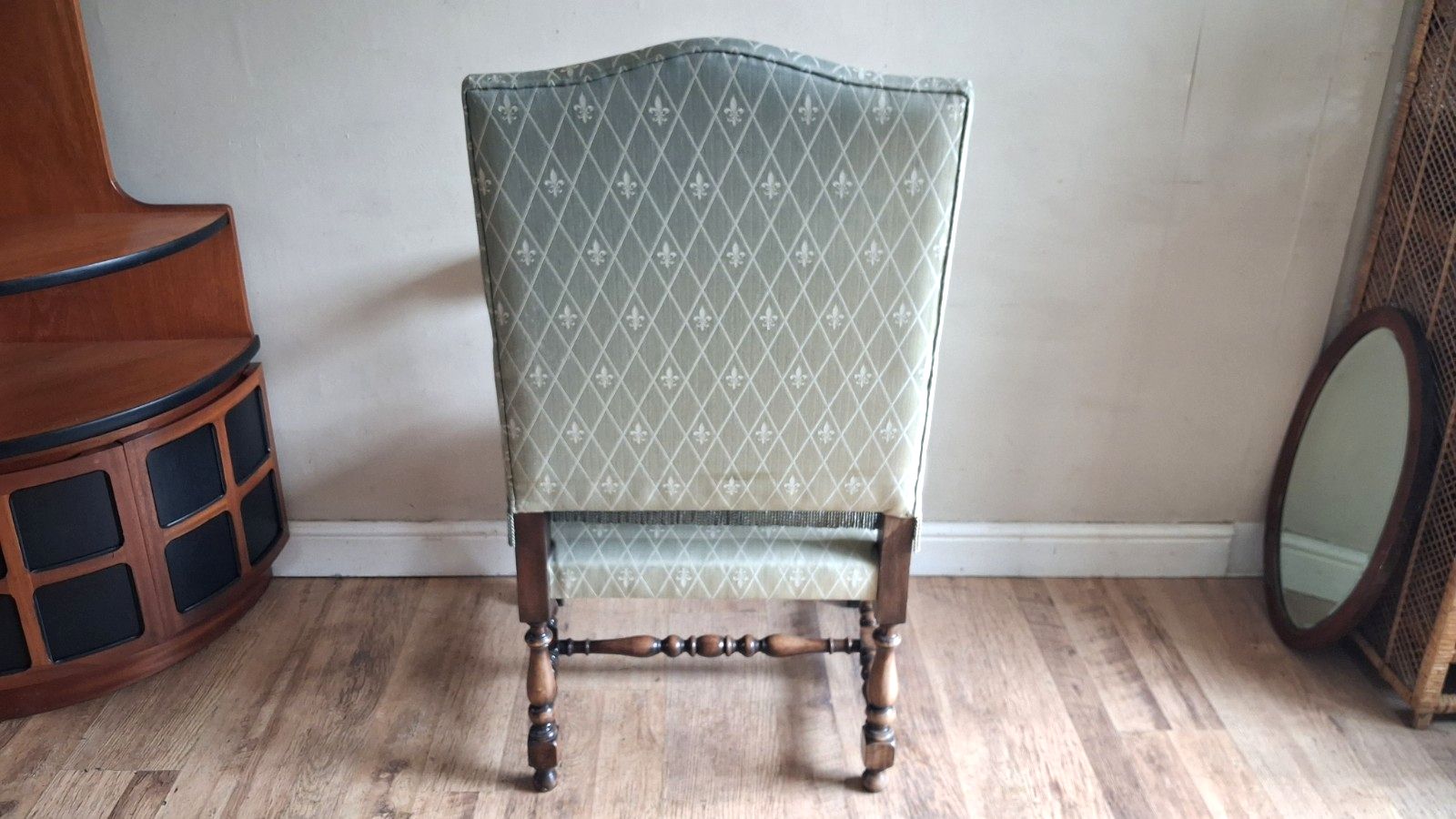 photo vintage Superb French 19th Century Walnut Baroque Carved Armchair