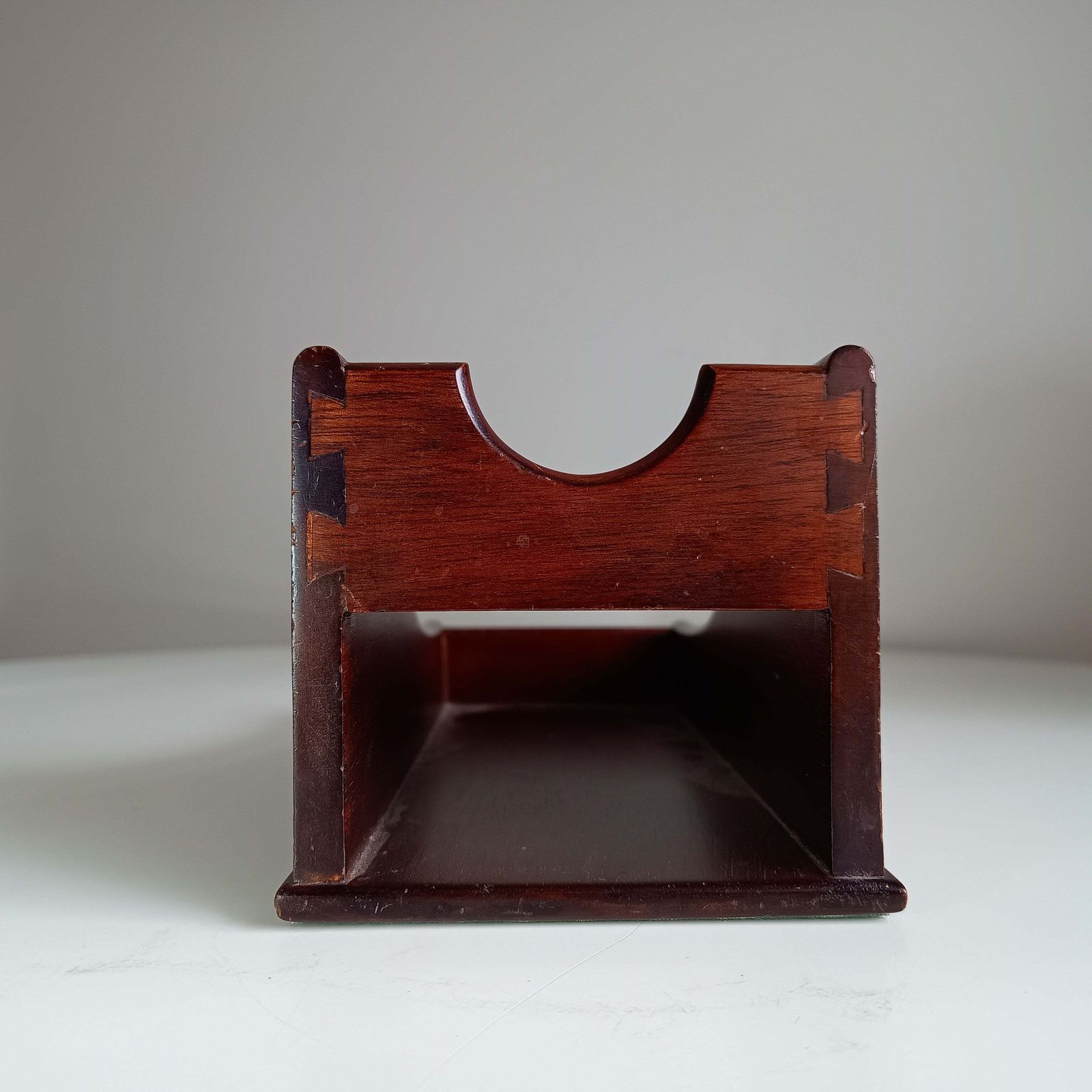 185.0 English Late Victorian To Edwardian Mahogany Veneered Wine Bottle Cradle Single Bottle Holder, Good Quality Half Blind Dovetail Joints, Georgian Style photo