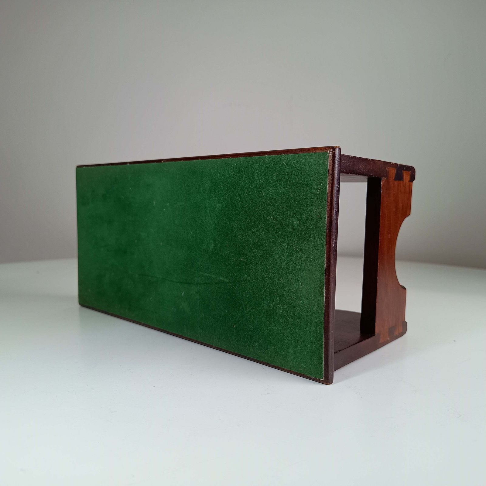 photo vinterior English Late Victorian To Edwardian Mahogany Veneered Wine Bottle Cradle Single Bottle Holder, Good Quality Half Blind Dovetail Joints, Georgian Style