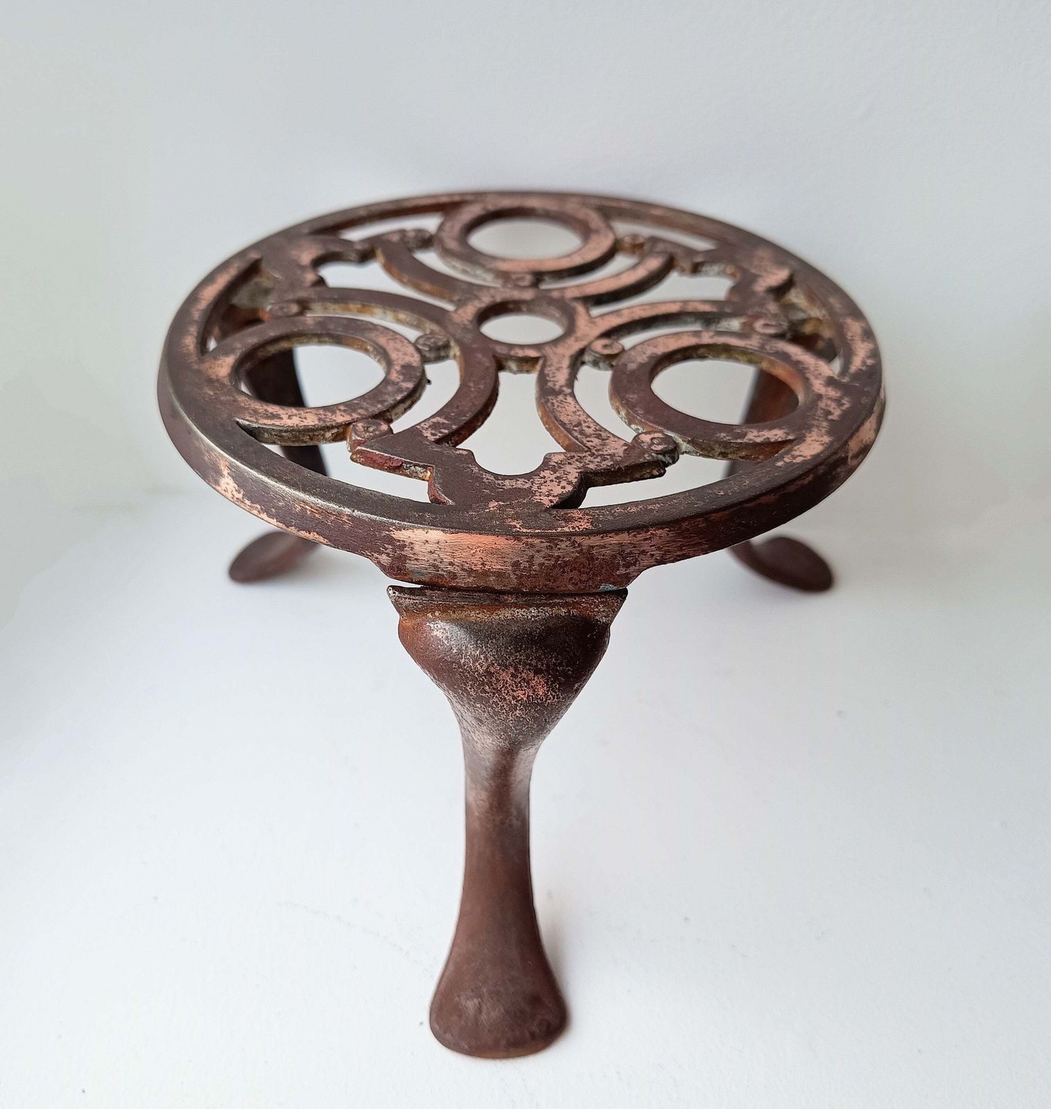 Antique English Art Nouveau Cast Iron Trivet, Registered Design 430938 For 1906 On Three Bound Legs photo buy