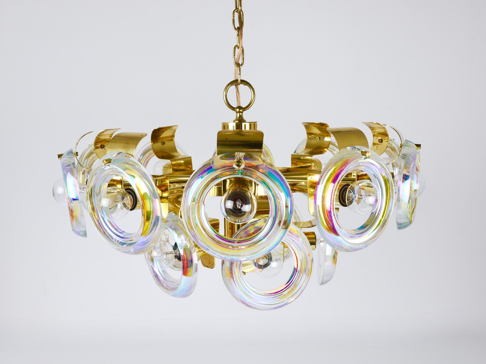 photo vinterior Oscar Torlasco Large Brass Chandelier, Optical Rainbow Glass Rings, Italy, 1970s