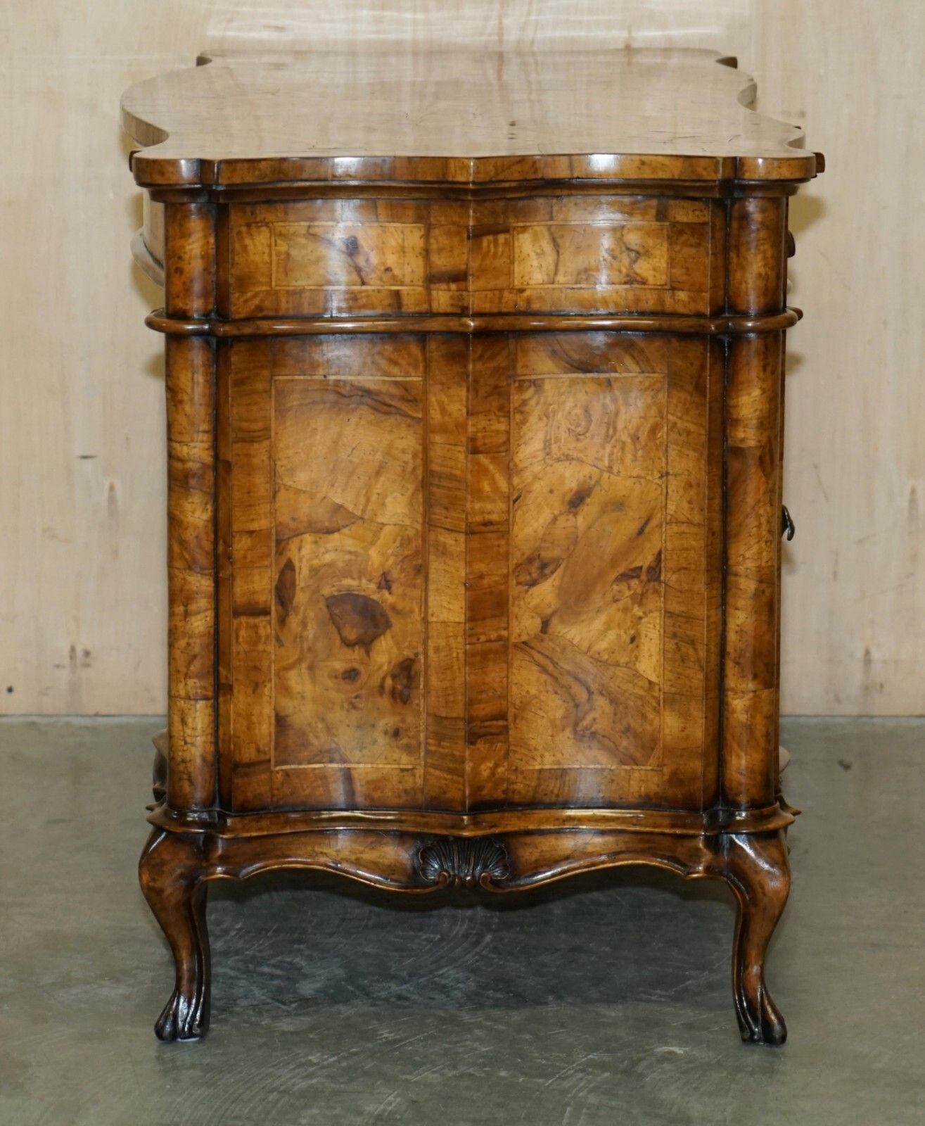 photo vintage Exquisite Antique Italian Circa 1860 Olive Wood Desk Writing Table Sublime Wood