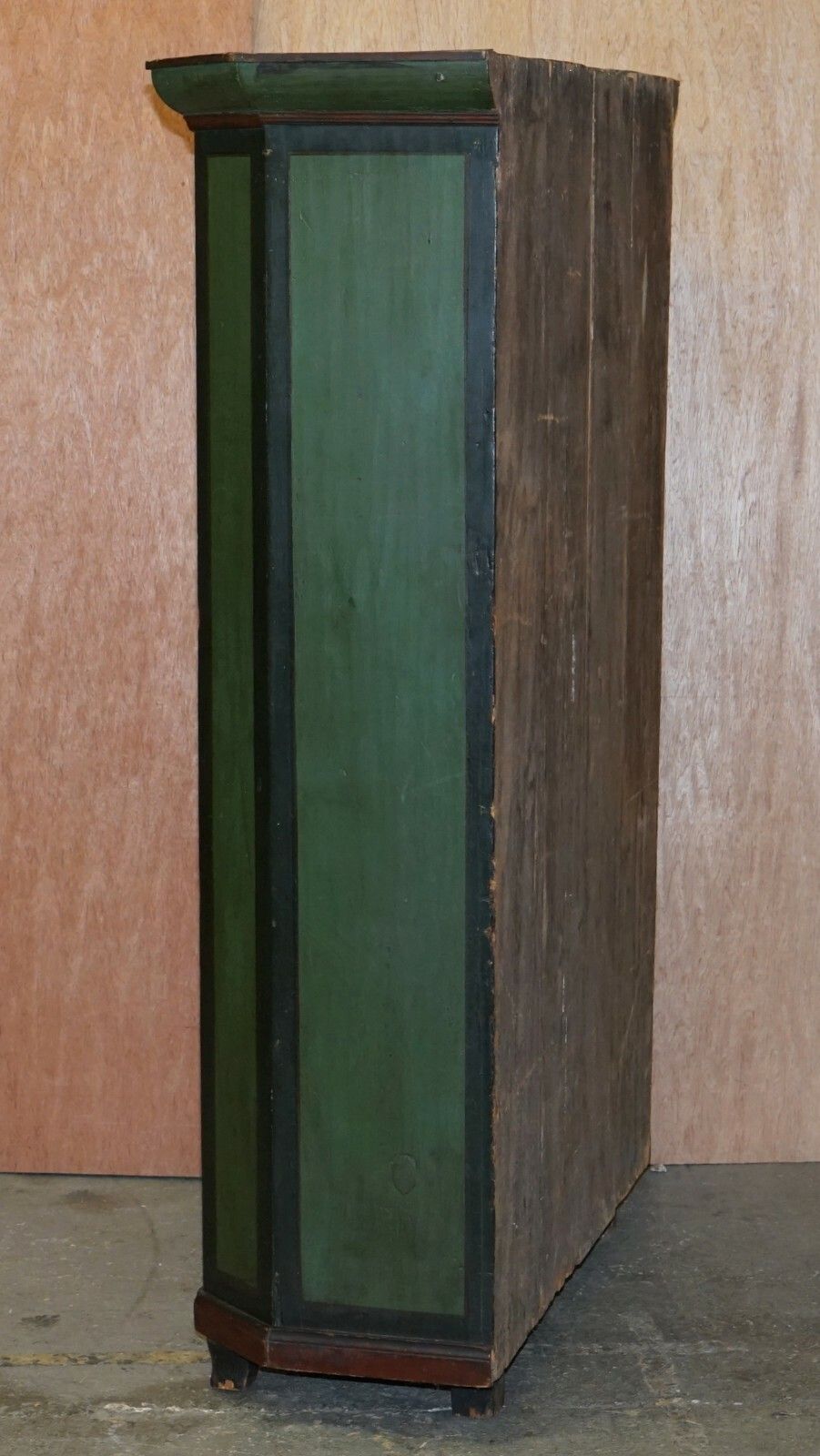 3950.0 Circa 1800 Hand Painted Green Swedish Hall Or Pot Cupboard Wardrobe Musical Deco photo