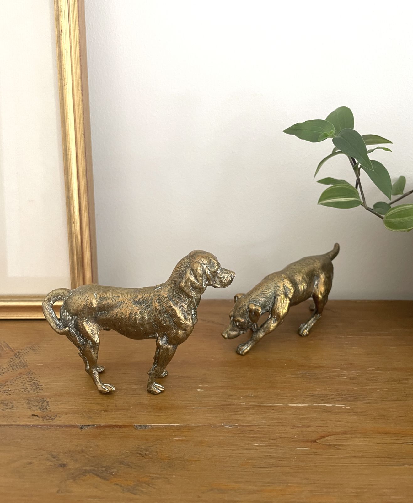 Set Of Two Antique Bronze Hunting Dog Statues, Detailed Pointer/Spaniel Dog Heavy Metal Sculpture Ornaments photo vinterior