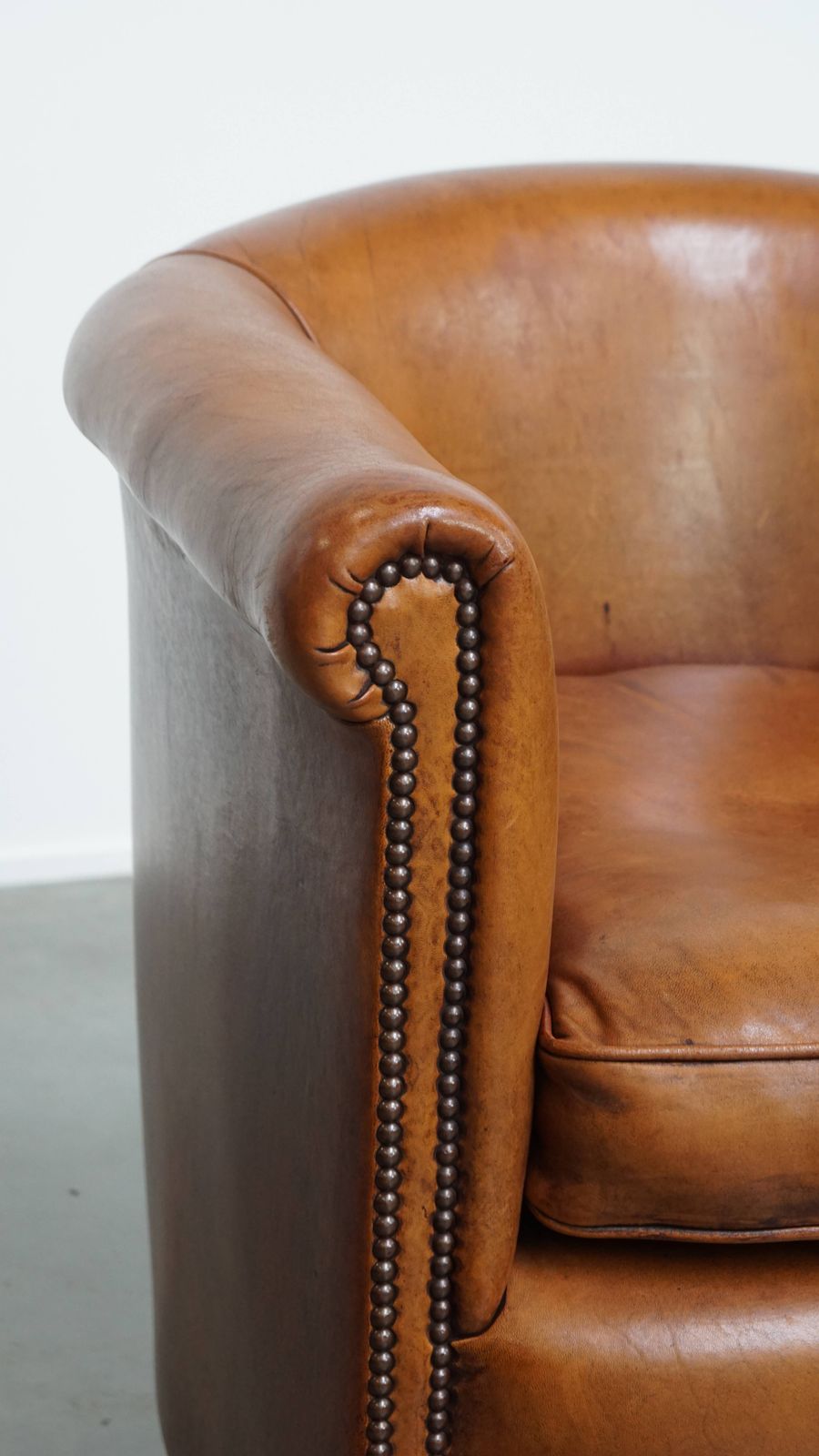 1013.0 Mooie, Comfortabele Schapenvacht Club Fauteuil In Goede Staat Met Een Mooie Patina. photo
