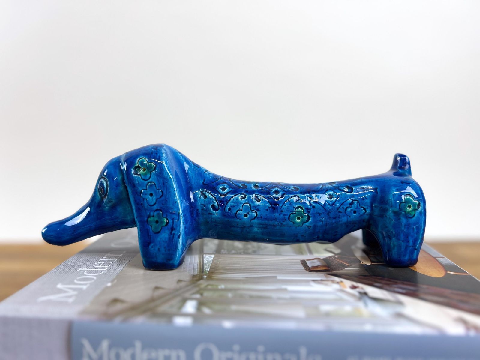Bitossi Spagnolo Dachshund Dog By Aldo Londi   1960s Bitossi Dachshund In Rare Spagnolo Blu Decor photo vinterior
