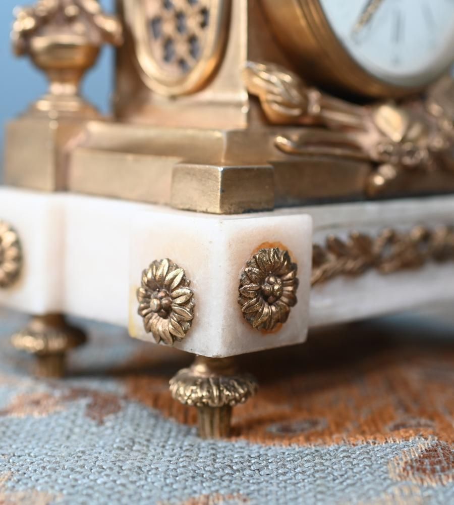 photo vinterior English Gilt Mantel Clock Cherub St James London 1880