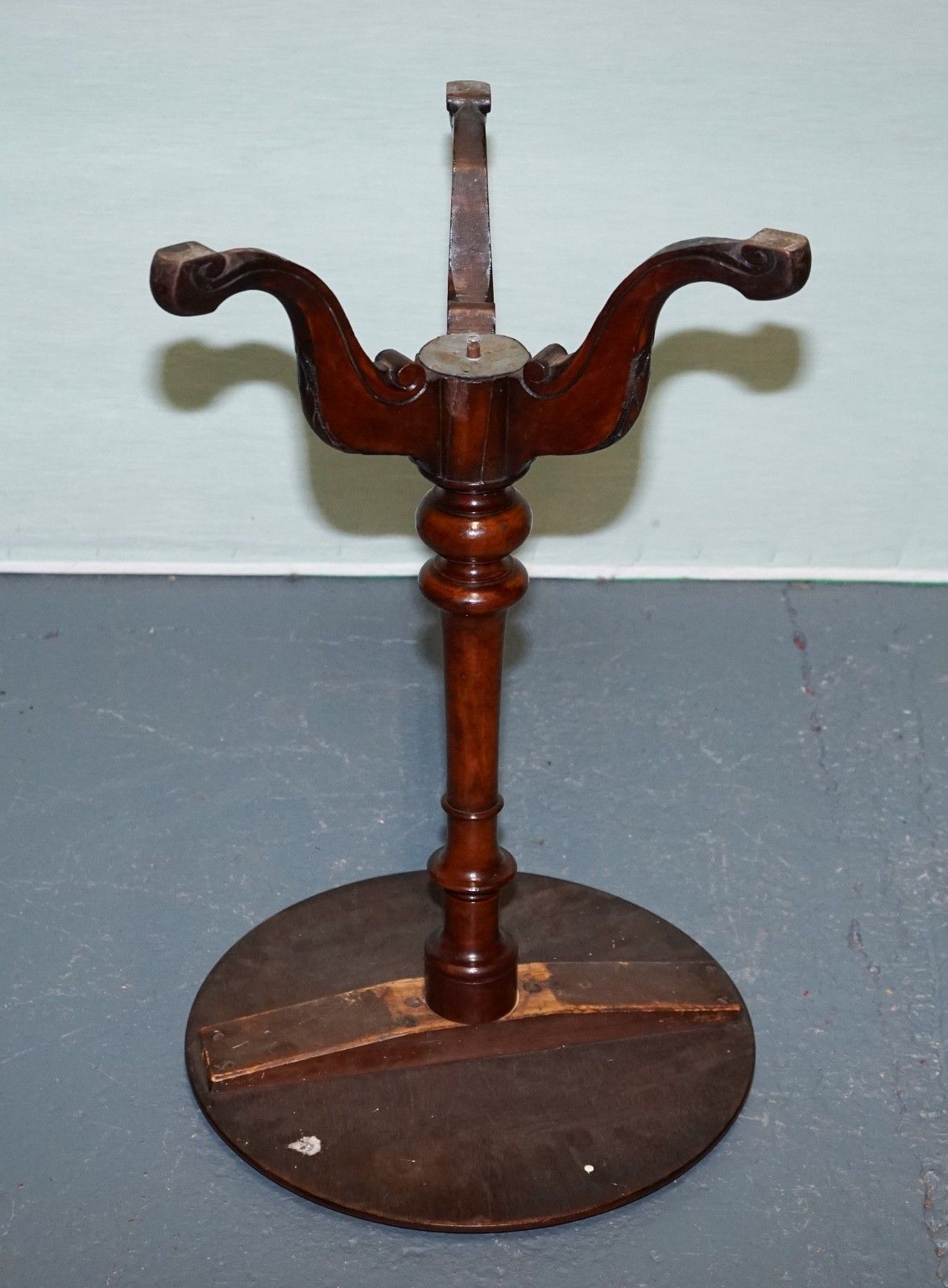 Furniture Antique Victorian Tripod Side Table Round Wine Table With Cabriole Legs photo